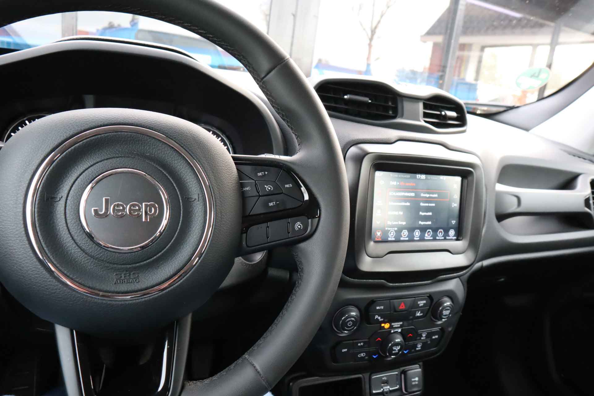 Jeep Renegade 1.0T Night Eagle | DAB Radio | Keyless | Apple carplay & Android Auto - 40/41