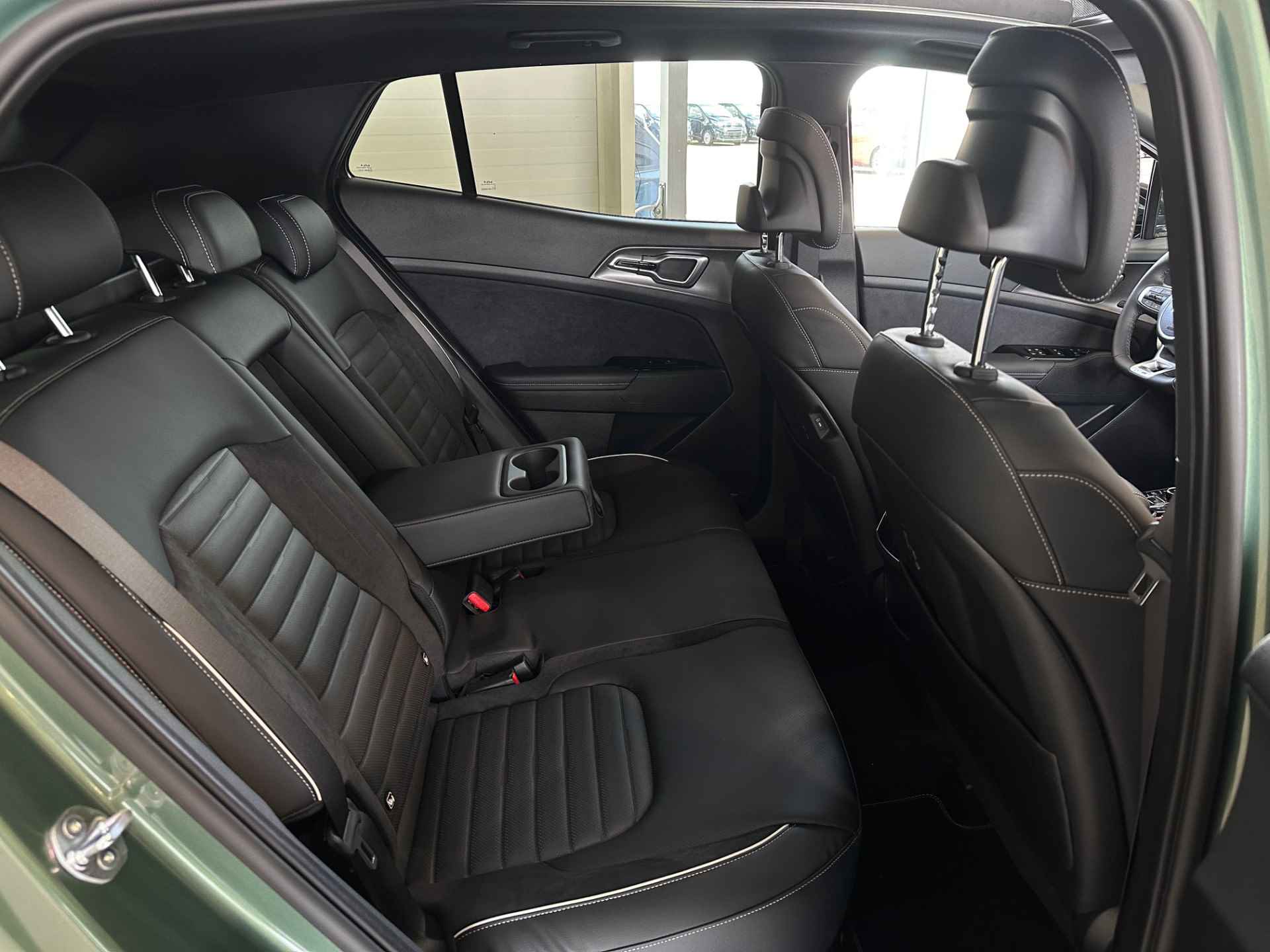 Kia Sportage 1.6 T-GDi Hybrid GT-PlusLine *Meerdere uit voorraad leverbaar - Zwart - Adaptief Cruise Control - Climate Control - Navigatie - Stoel/Stuur Verwarming - Stoelverkoeling - Schuif/Kanteldak - Fabrieksgarantie Tot 2031 - 20/40