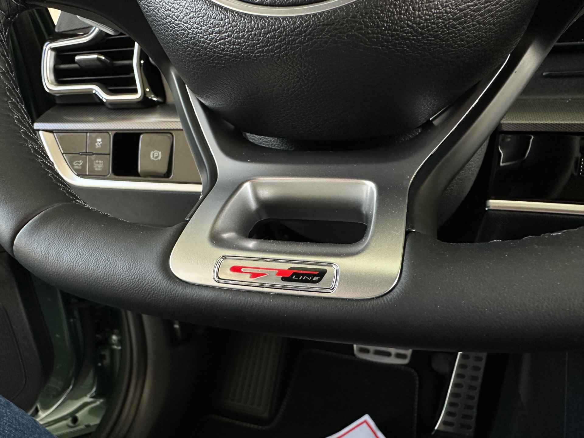 Kia Sportage 1.6 T-GDi Hybrid GT-PlusLine *Meerdere uit voorraad leverbaar - Zwart - Adaptief Cruise Control - Climate Control - Navigatie - Stoel/Stuur Verwarming - Stoelverkoeling - Schuif/Kanteldak - Fabrieksgarantie Tot 2031 - 31/40