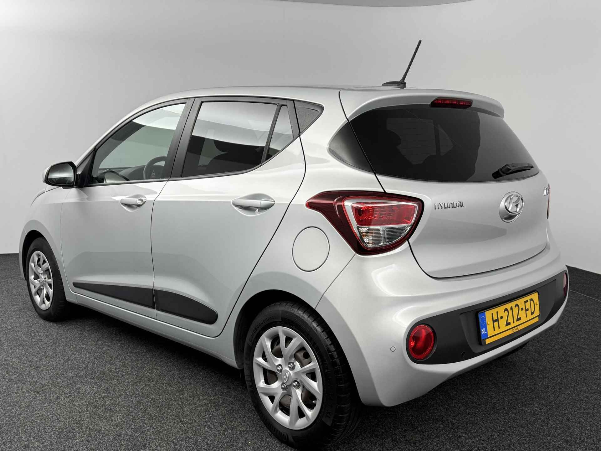 Hyundai i10 1.0i Premium  | Navigatie | Cruise Control | Stoelverwarming | - 8/48