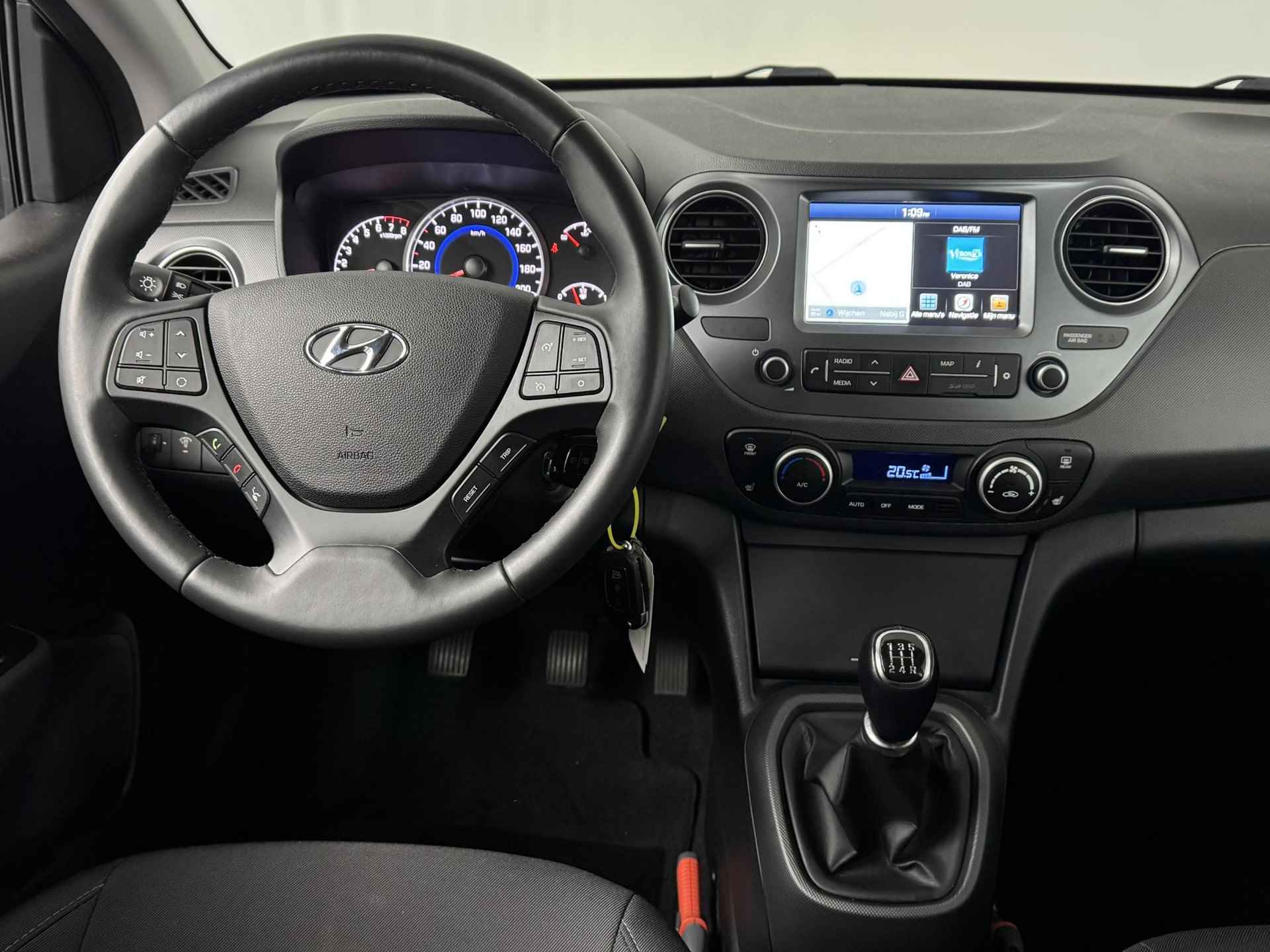 Hyundai i10 1.0i Premium  | Navigatie | Cruise Control | Stoelverwarming | - 12/48