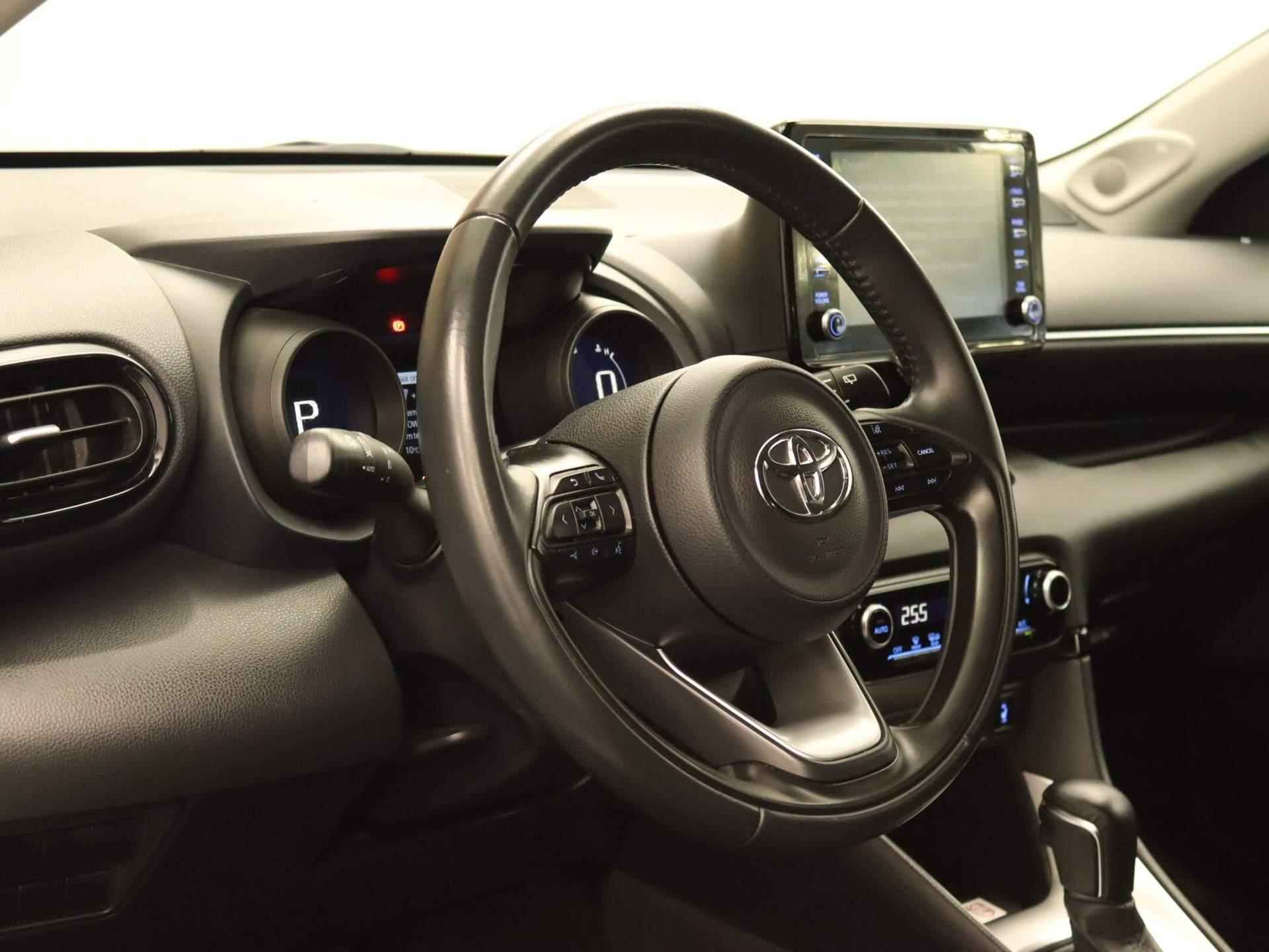 Toyota Yaris 1.5 Hybrid Style - ORIGINEEL NEDERLANDSE AUTO - NAVIGATIE - CLIMATE CONTROL - 16 INCH LICHT METALEN VELGEN - ACHTERUITRIJCAMERA - JBL AUDIO - VERWARMBARE VOORSTOELEN - TELEFOONLADER - KEYLESS ENTRY/ START - MIDDENARMSTEUN VOOR - 19/40