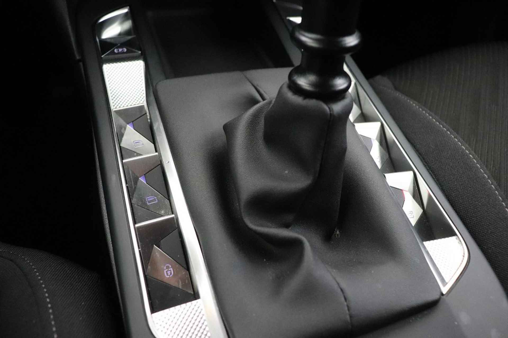 DS Ds 3 Crossback 1.2 PureTech Montmartre - Carplay, Clima - 21/25