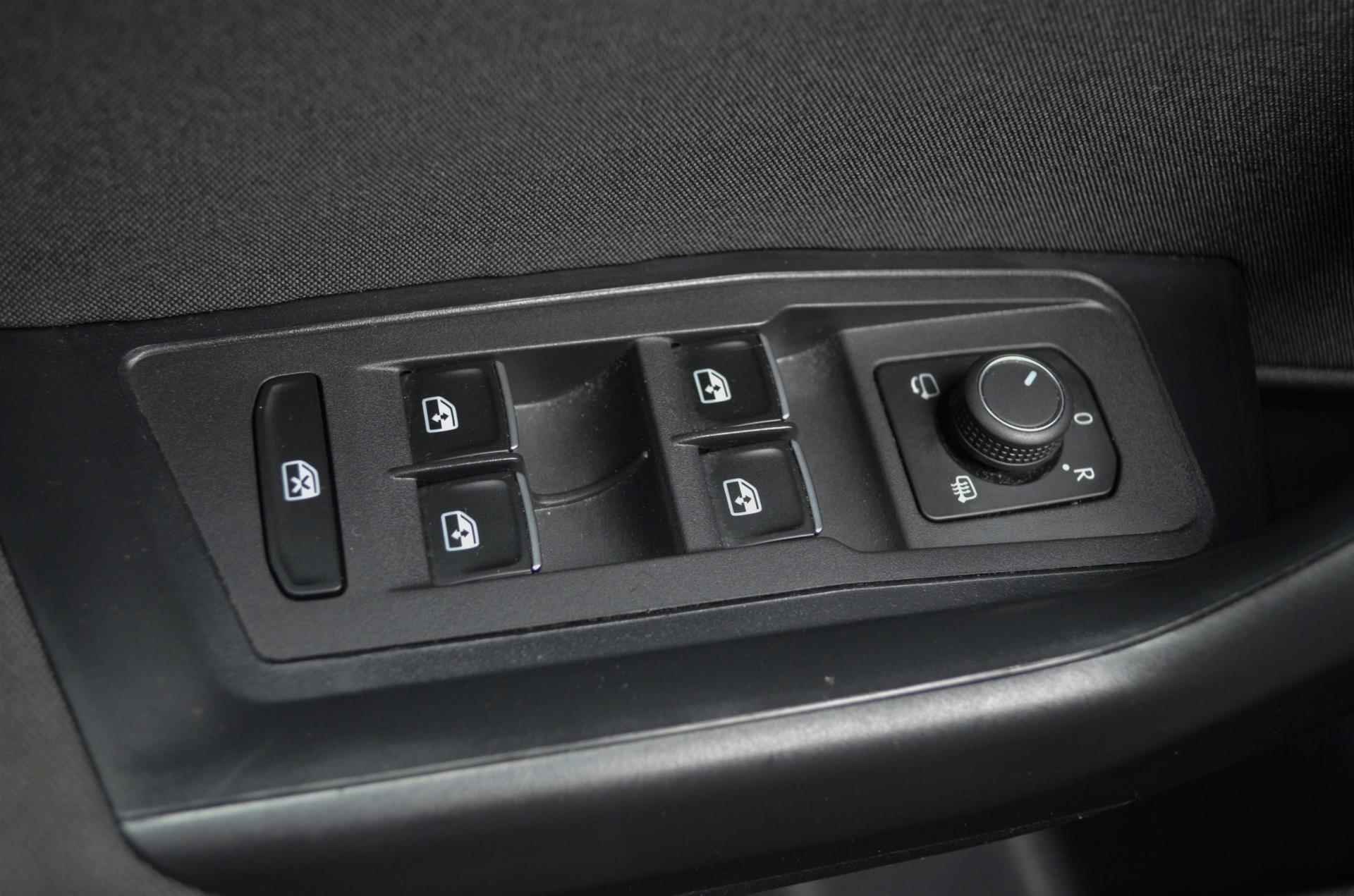 Volkswagen T-Roc 1.5 TSI Style Business Automaat / Vitual / Adap.CC / Navi. / Camera / Apple Carplay / NL auto - 11/30