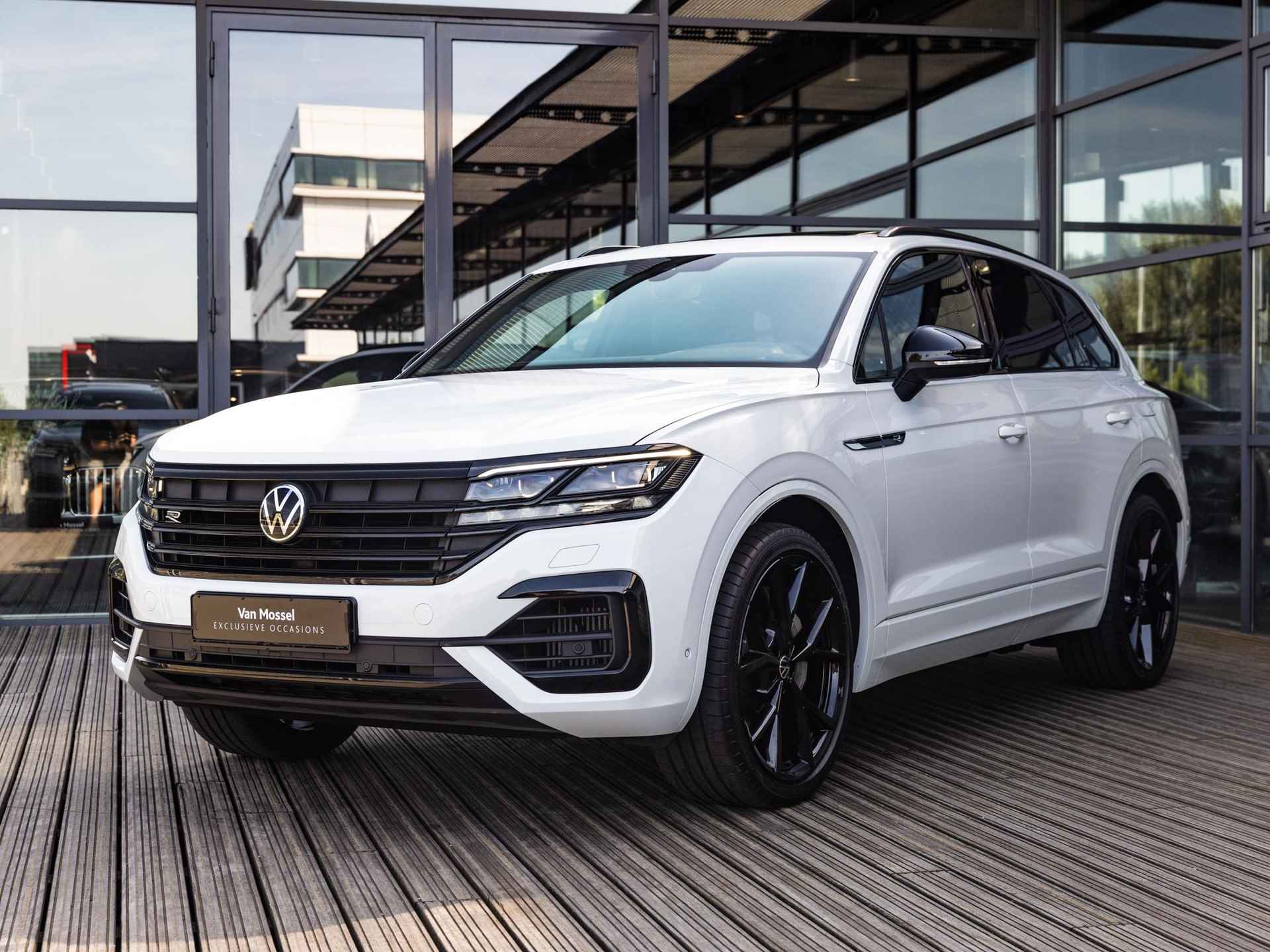 Volkswagen Touareg 3.0 TSi 4Motion R E-Hybrid | SOFTCLOSE | PANORAMA/SCHUIF-KANTELDAK | APPLE CARPLAY | MATRIX-LED | INNOVISIONDASHBOARD | 22" ESTORIL | BLACK STYLE | LUCHTVERING | - 2/54