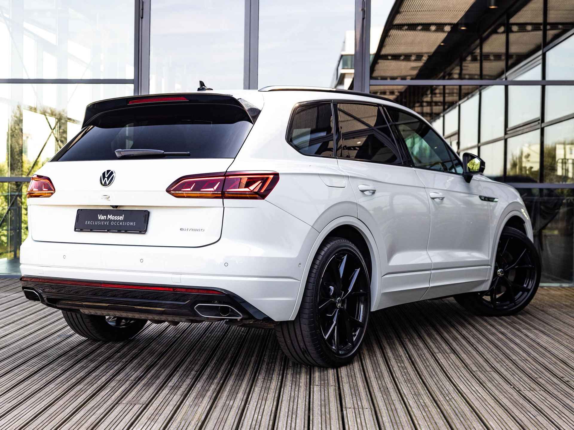 Volkswagen Touareg 3.0 TSi 4Motion R E-Hybrid | SOFTCLOSE | PANORAMA/SCHUIF-KANTELDAK | APPLE CARPLAY | MATRIX-LED | INNOVISIONDASHBOARD | 22" ESTORIL | BLACK STYLE | LUCHTVERING | - 7/54