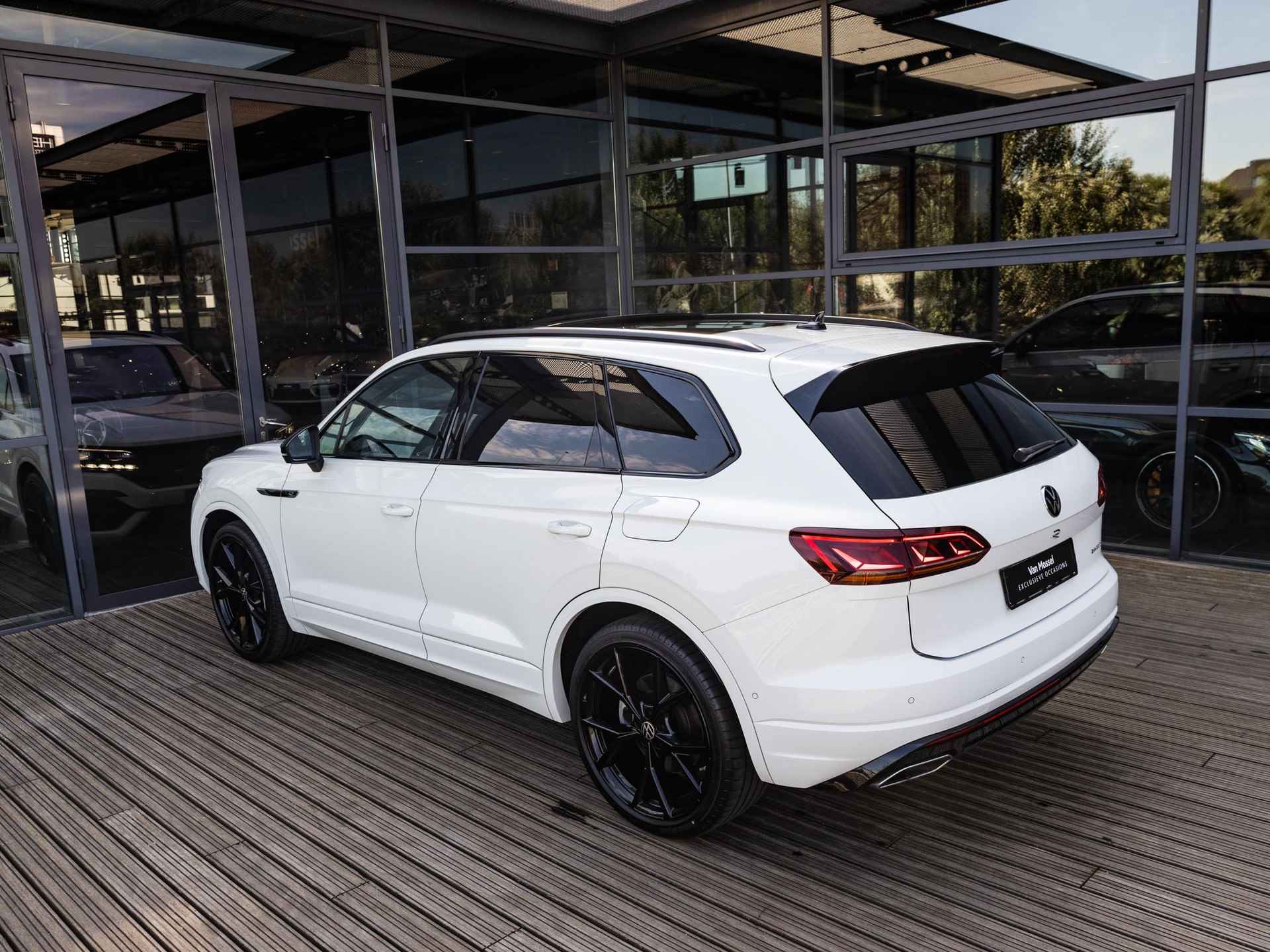 Volkswagen Touareg 3.0 TSi 4Motion R E-Hybrid | SOFTCLOSE | PANORAMA/SCHUIF-KANTELDAK | APPLE CARPLAY | MATRIX-LED | INNOVISIONDASHBOARD | 22" ESTORIL | BLACK STYLE | LUCHTVERING | - 52/54