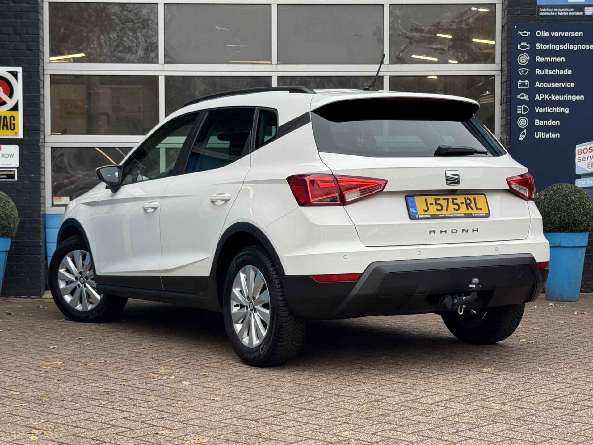 SEAT Arona 1.0 TSI Style Business Intense | Achteruitrijcamera | Trekhaak | Navigatie | Apple Carplay | Rijklaar + 12 Maand BOVAG Garantie - 4/55