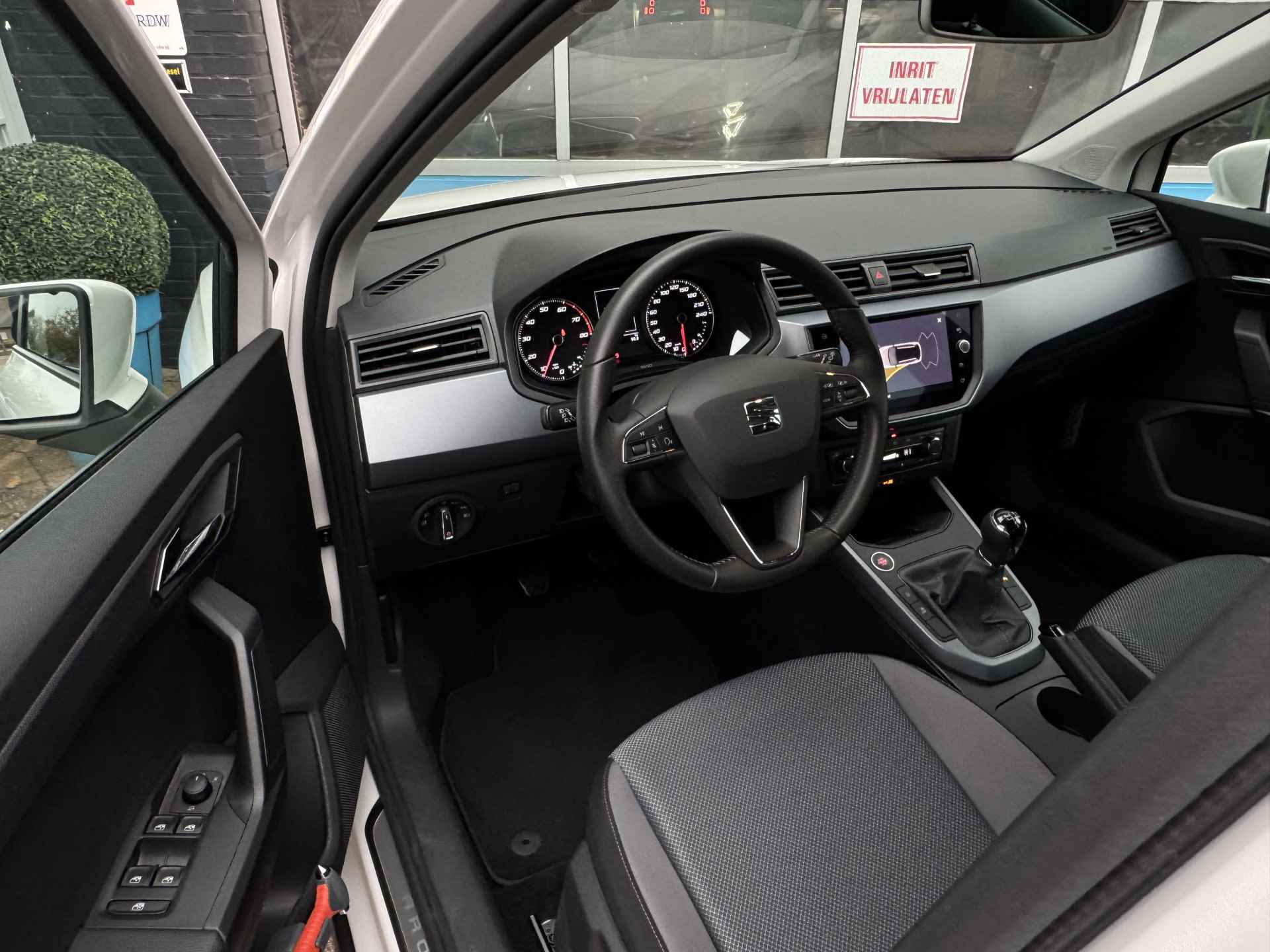 SEAT Arona 1.0 TSI Style Business Intense | Achteruitrijcamera | Trekhaak | Navigatie | Apple Carplay | Rijklaar + 12 Maand BOVAG Garantie - 5/55