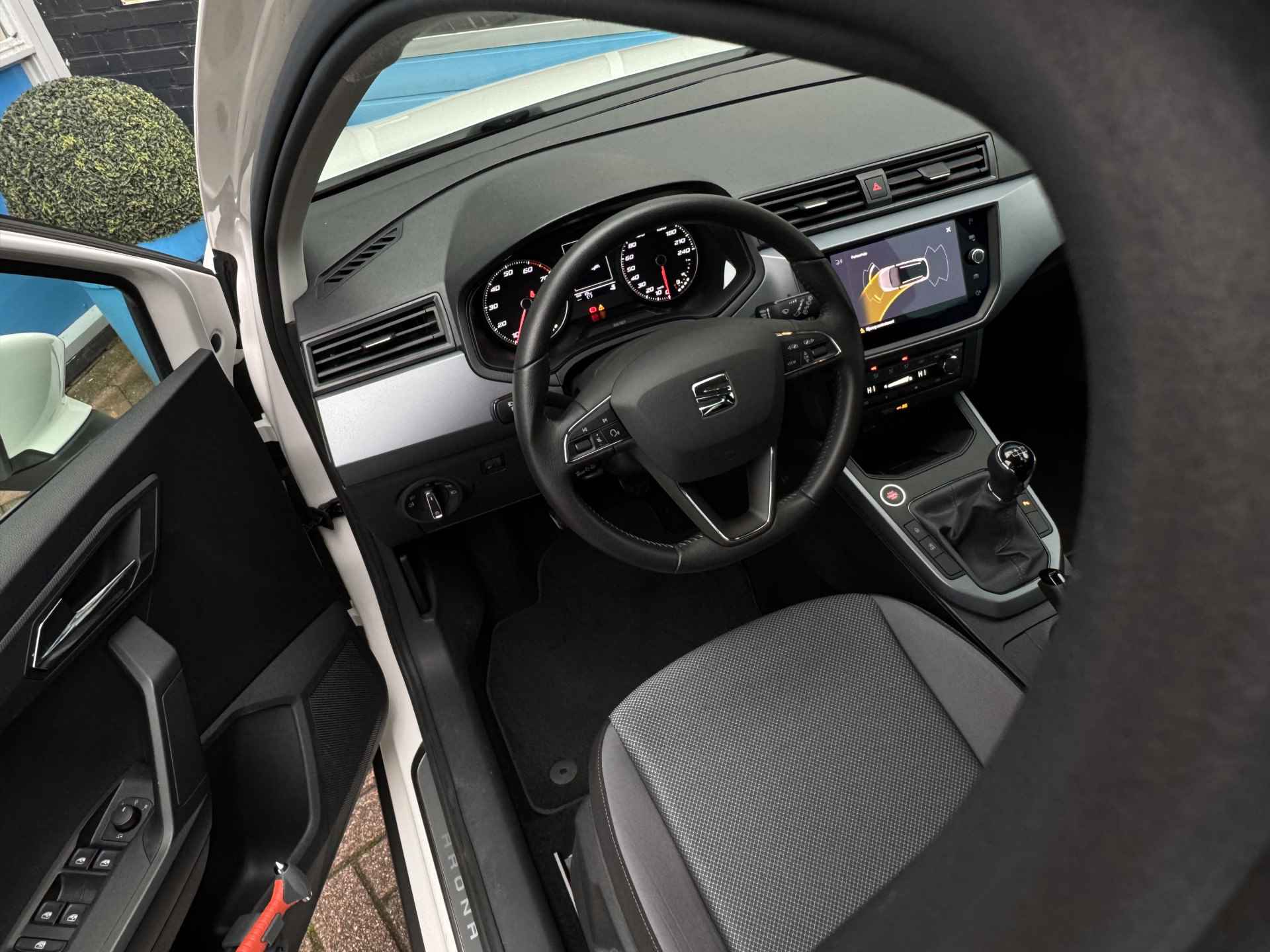 SEAT Arona 1.0 TSI Style Business Intense | Achteruitrijcamera | Trekhaak | Navigatie | Apple Carplay | Rijklaar + 12 Maand BOVAG Garantie - 33/55