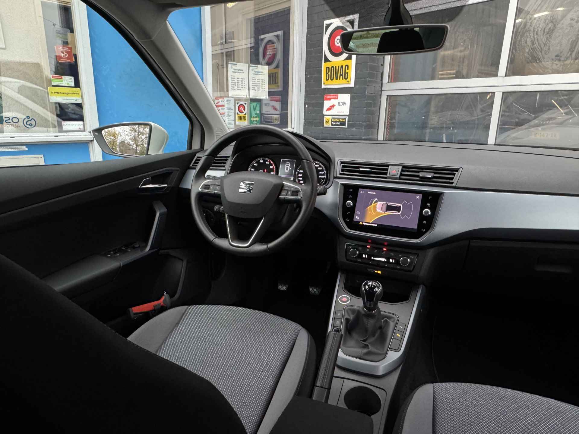 SEAT Arona 1.0 TSI Style Business Intense | Achteruitrijcamera | Trekhaak | Navigatie | Apple Carplay | Rijklaar + 12 Maand BOVAG Garantie - 39/55