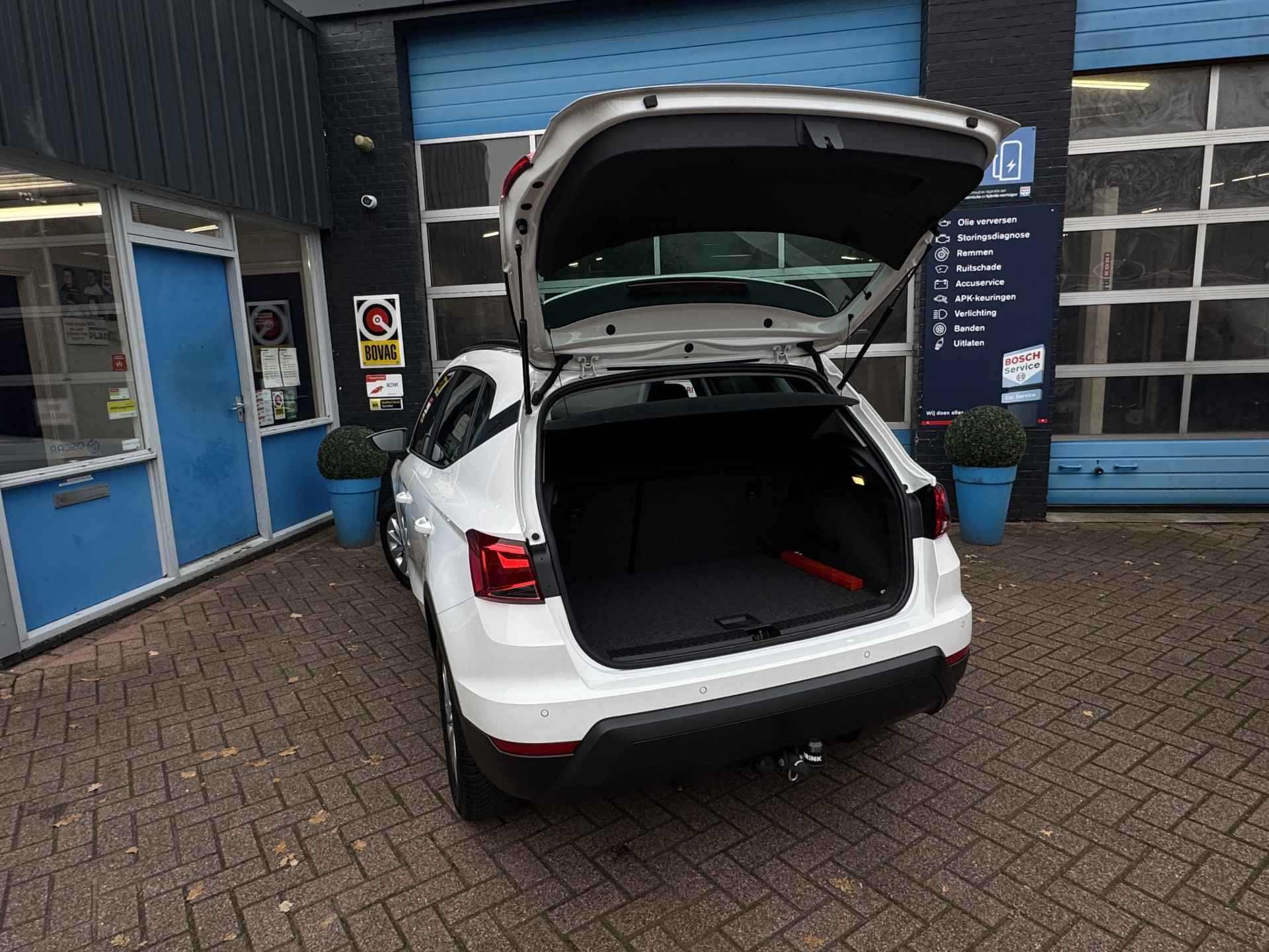 SEAT Arona 1.0 TSI Style Business Intense | Achteruitrijcamera | Trekhaak | Navigatie | Apple Carplay | Rijklaar + 12 Maand BOVAG Garantie - 41/55