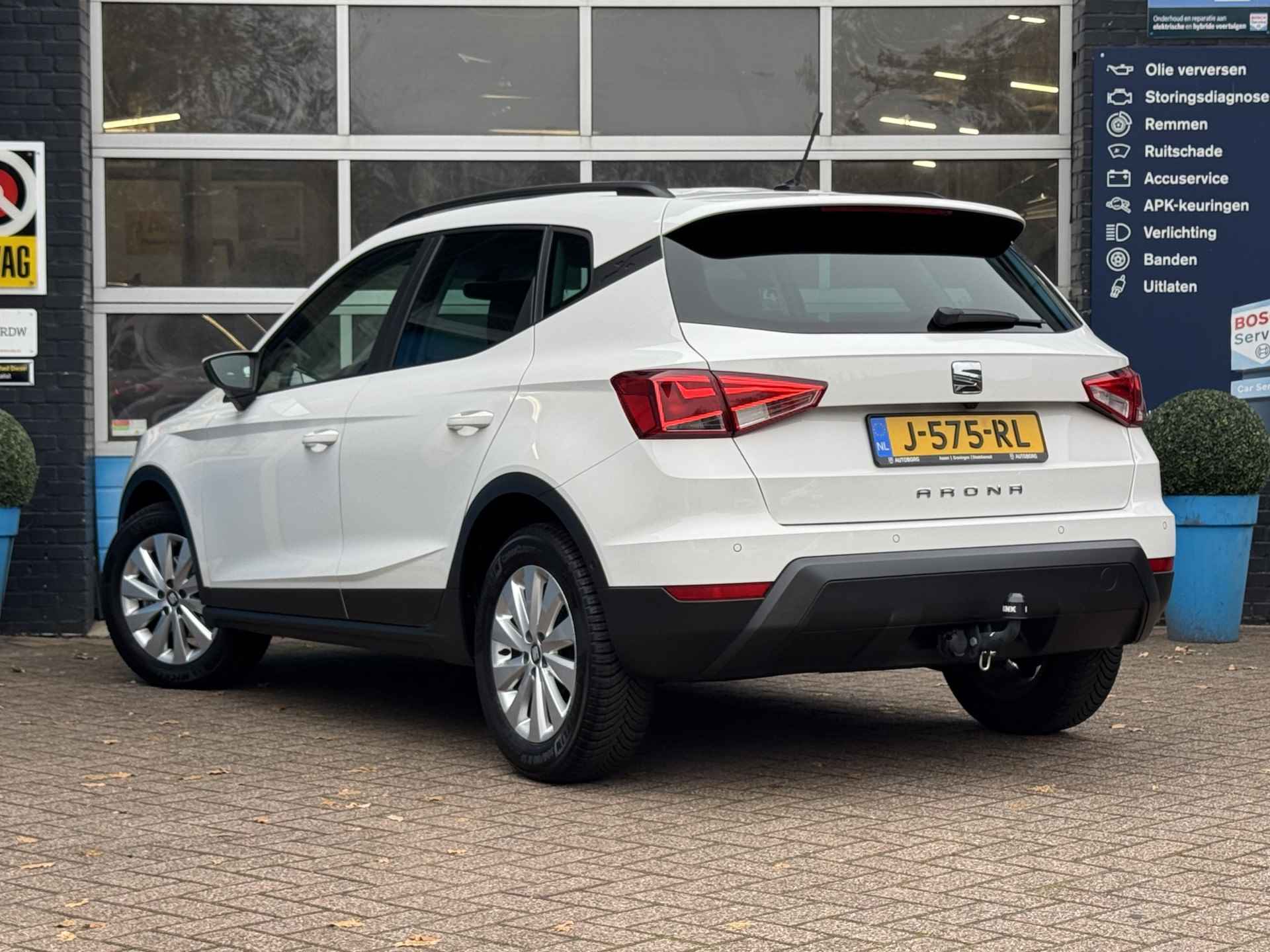 SEAT Arona 1.0 TSI Style Business Intense | Achteruitrijcamera | Trekhaak | Navigatie | Apple Carplay | Rijklaar + 12 Maand BOVAG Garantie - 50/55