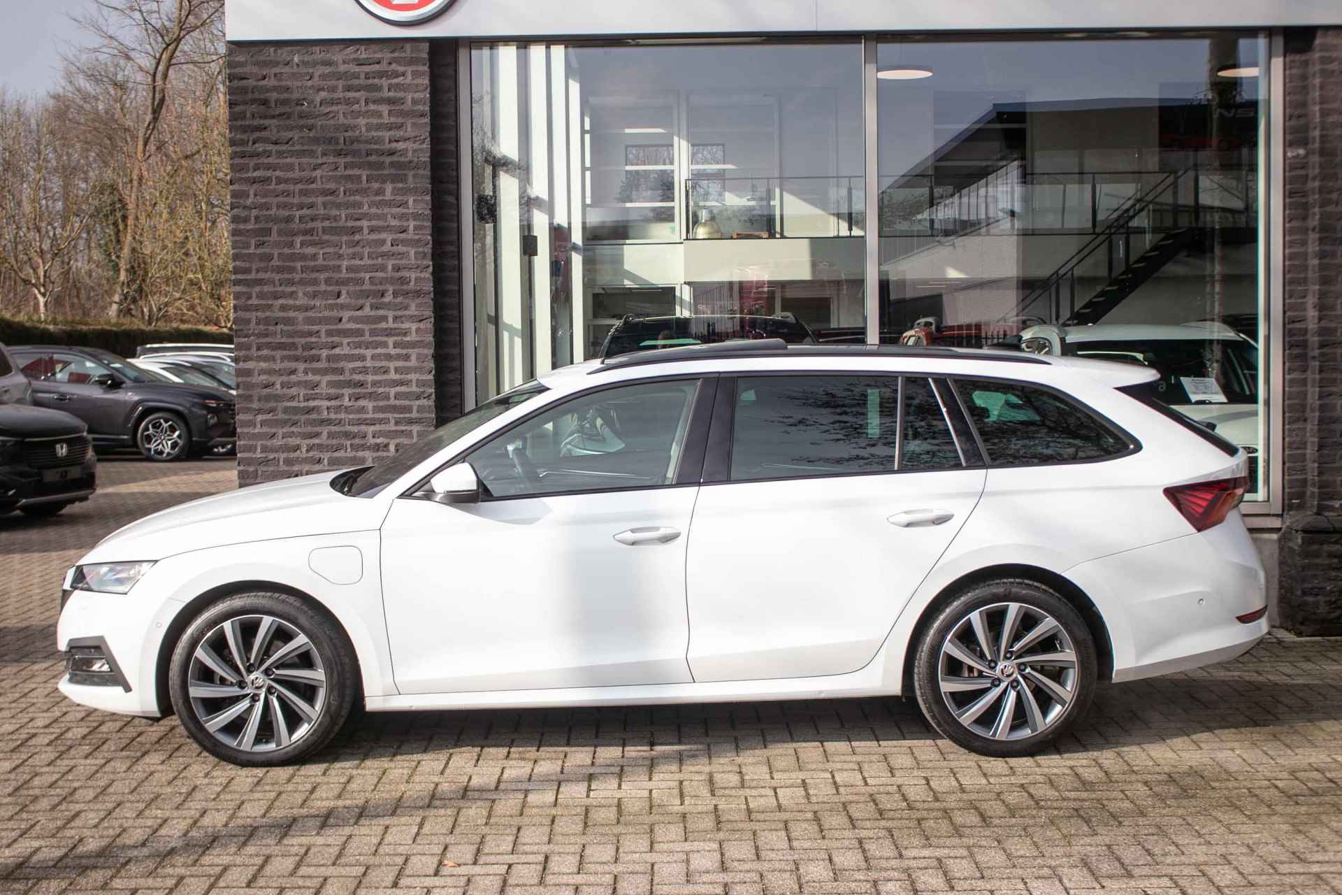 Škoda Octavia 1.4 TSI iV PHEV Business Edition Plus - All-in rijklrprs | Panodak | HUD | Stoel/stuurverw. | Memory - 2/48