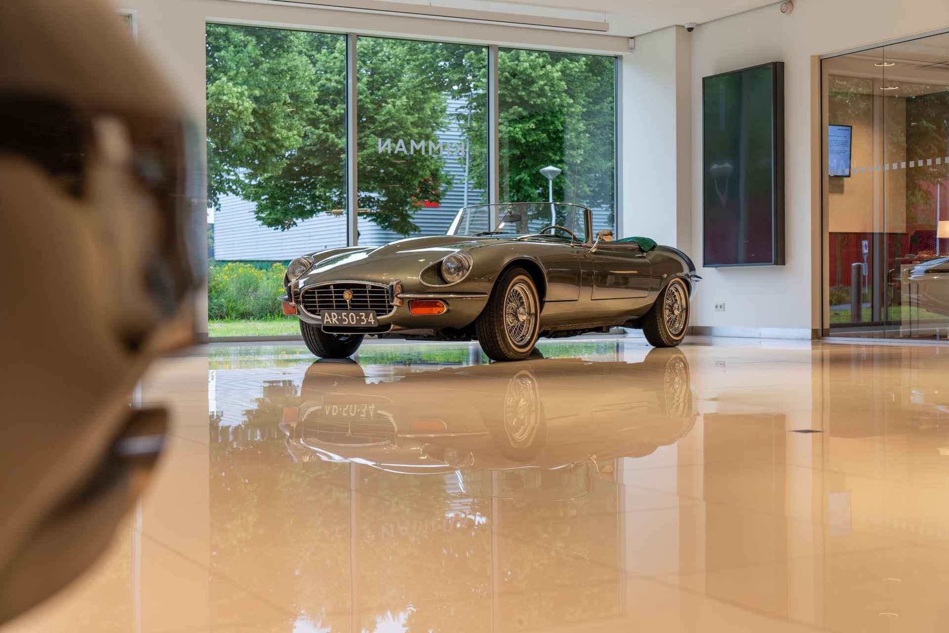 Jaguar E-Type 5.3 V12 Roadster - 9/35