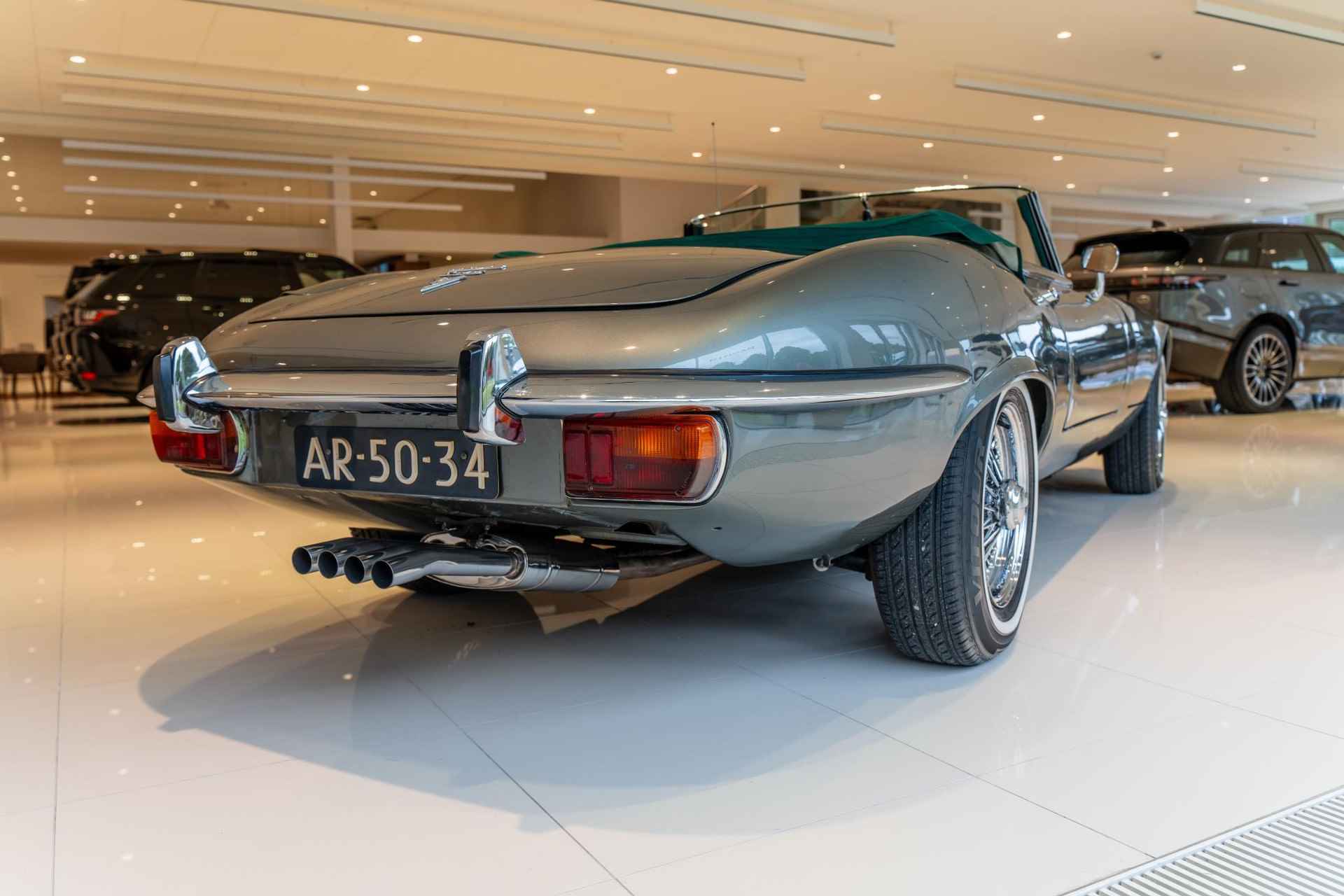 Jaguar E-Type 5.3 V12 Roadster - 10/35