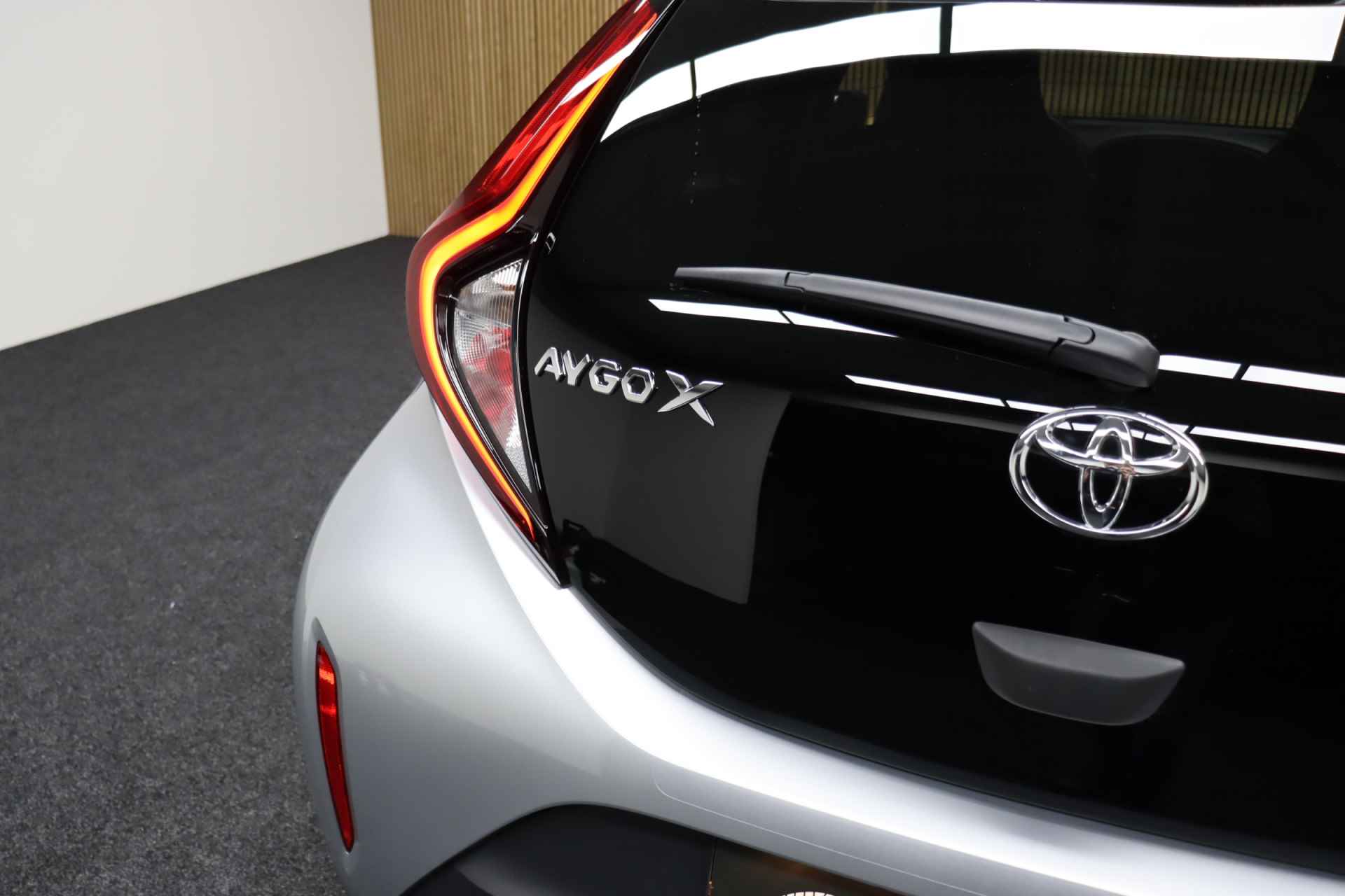 Toyota Aygo X Active 1.0 VVT-i S-CVT | Direct Leverbaar | Full led | Apple Carplay | Adaptive-cruise | Maps Navigatie | Stoelverwarming - 5/35