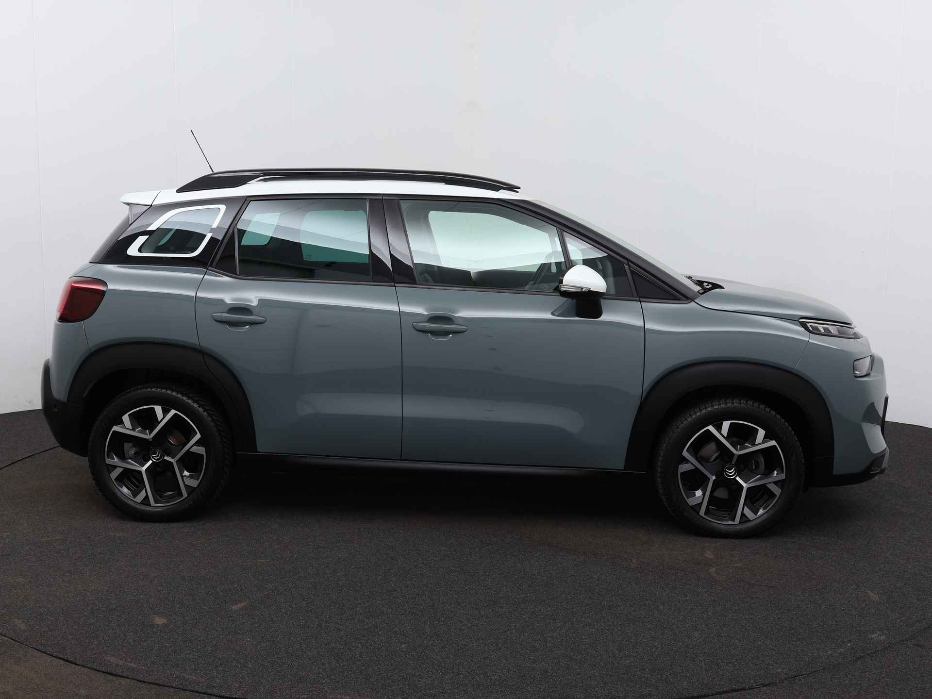 Citroën C3 Aircross 1.2 Turbo 130pk Automaat Shine | Rijklaar | Panorama dak | Keyless entry | - 4/27