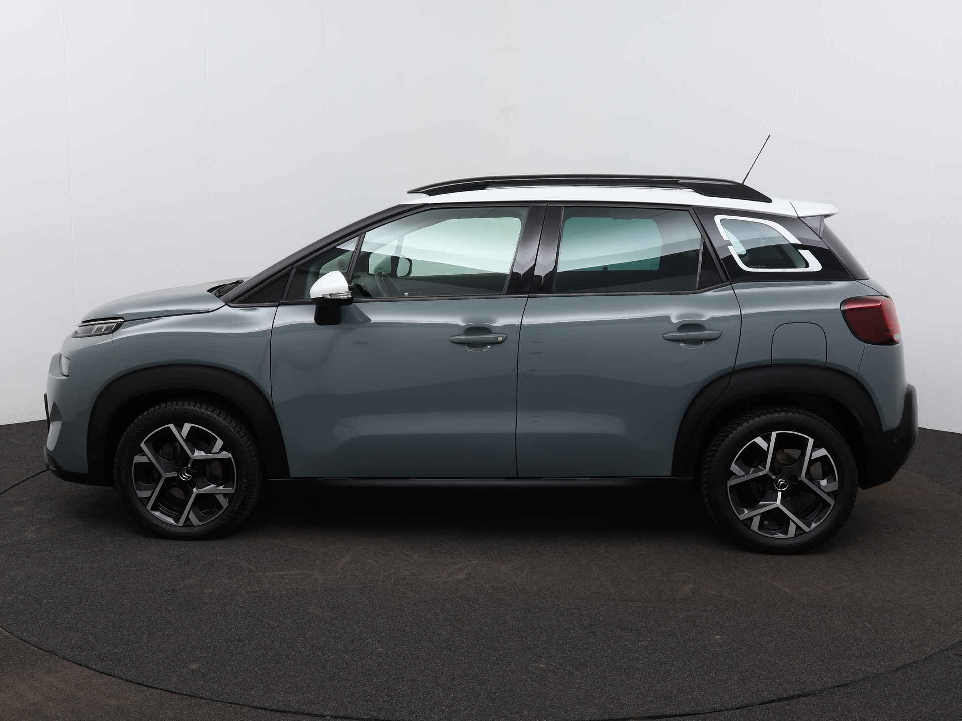 Citroën C3 Aircross 1.2 Turbo 130pk Automaat Shine | Rijklaar | Panorama dak | Keyless entry | - 10/27