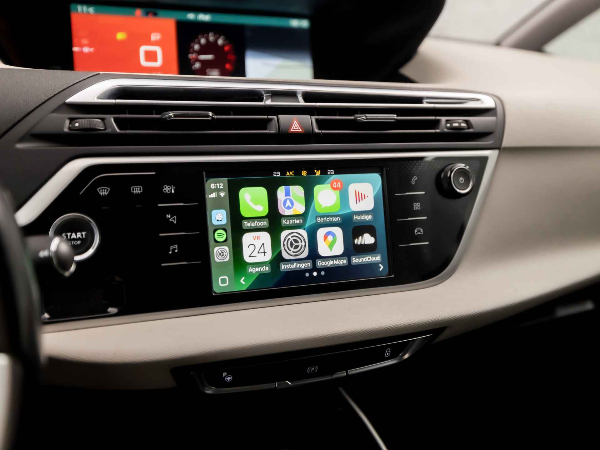 Citroën Grand C4 Picasso 1.2 PureTech Sport 7 Persoons Automaat (APPLE CARPLAY, NAVIGATIE, CAMERA, STOELVERWARMING, MASSAGE, SPORTSTOELEN, TREKHAAK, GETINT GLAS, CRUISE, NIEUWE APK, NIEUWSTAAT) - 9/33