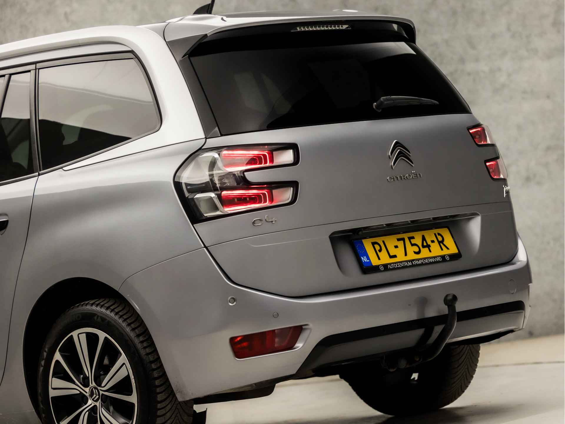 Citroën Grand C4 Picasso 1.2 PureTech Sport 7 Persoons Automaat (APPLE CARPLAY, NAVIGATIE, CAMERA, STOELVERWARMING, MASSAGE, SPORTSTOELEN, TREKHAAK, GETINT GLAS, CRUISE, NIEUWE APK, NIEUWSTAAT) - 11/33