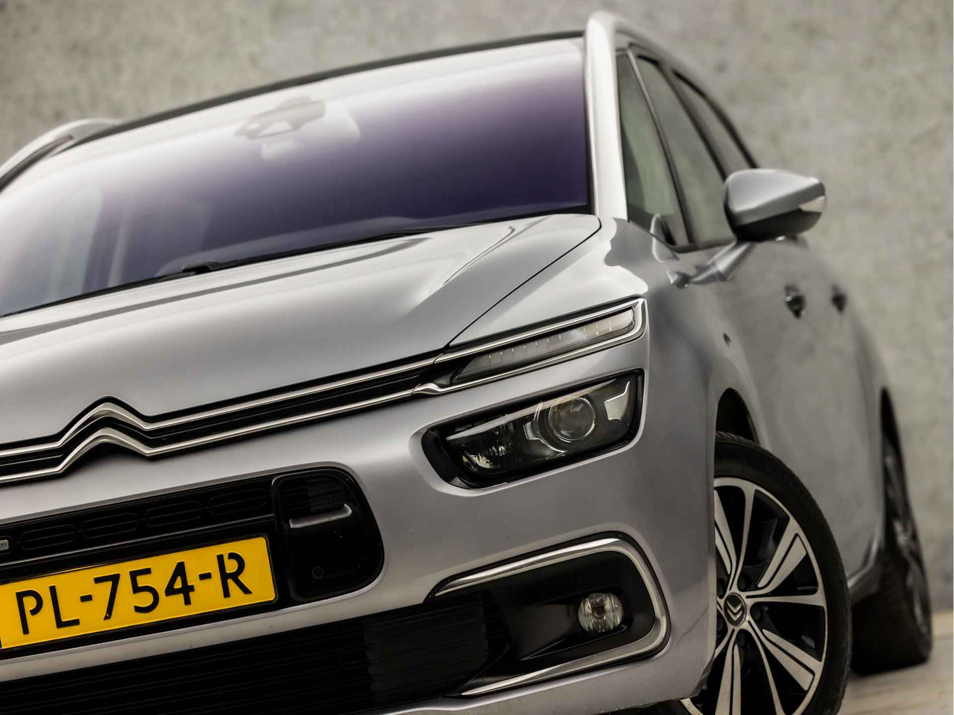 Citroën Grand C4 Picasso 1.2 PureTech Sport 7 Persoons Automaat (APPLE CARPLAY, NAVIGATIE, CAMERA, STOELVERWARMING, MASSAGE, SPORTSTOELEN, TREKHAAK, GETINT GLAS, CRUISE, NIEUWE APK, NIEUWSTAAT) - 18/33