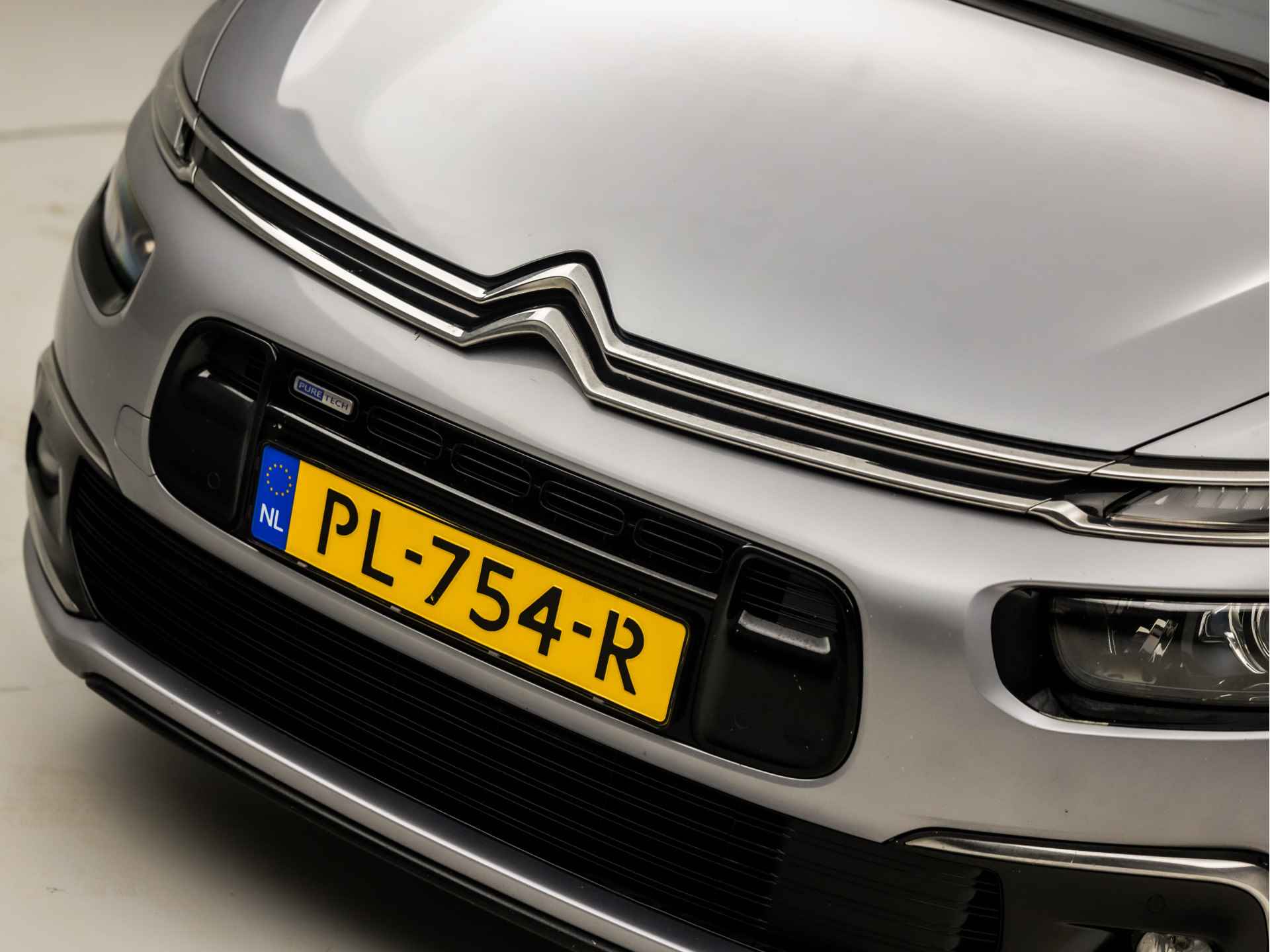 Citroën Grand C4 Picasso 1.2 PureTech Sport 7 Persoons Automaat (APPLE CARPLAY, NAVIGATIE, CAMERA, STOELVERWARMING, MASSAGE, SPORTSTOELEN, TREKHAAK, GETINT GLAS, CRUISE, NIEUWE APK, NIEUWSTAAT) - 29/33