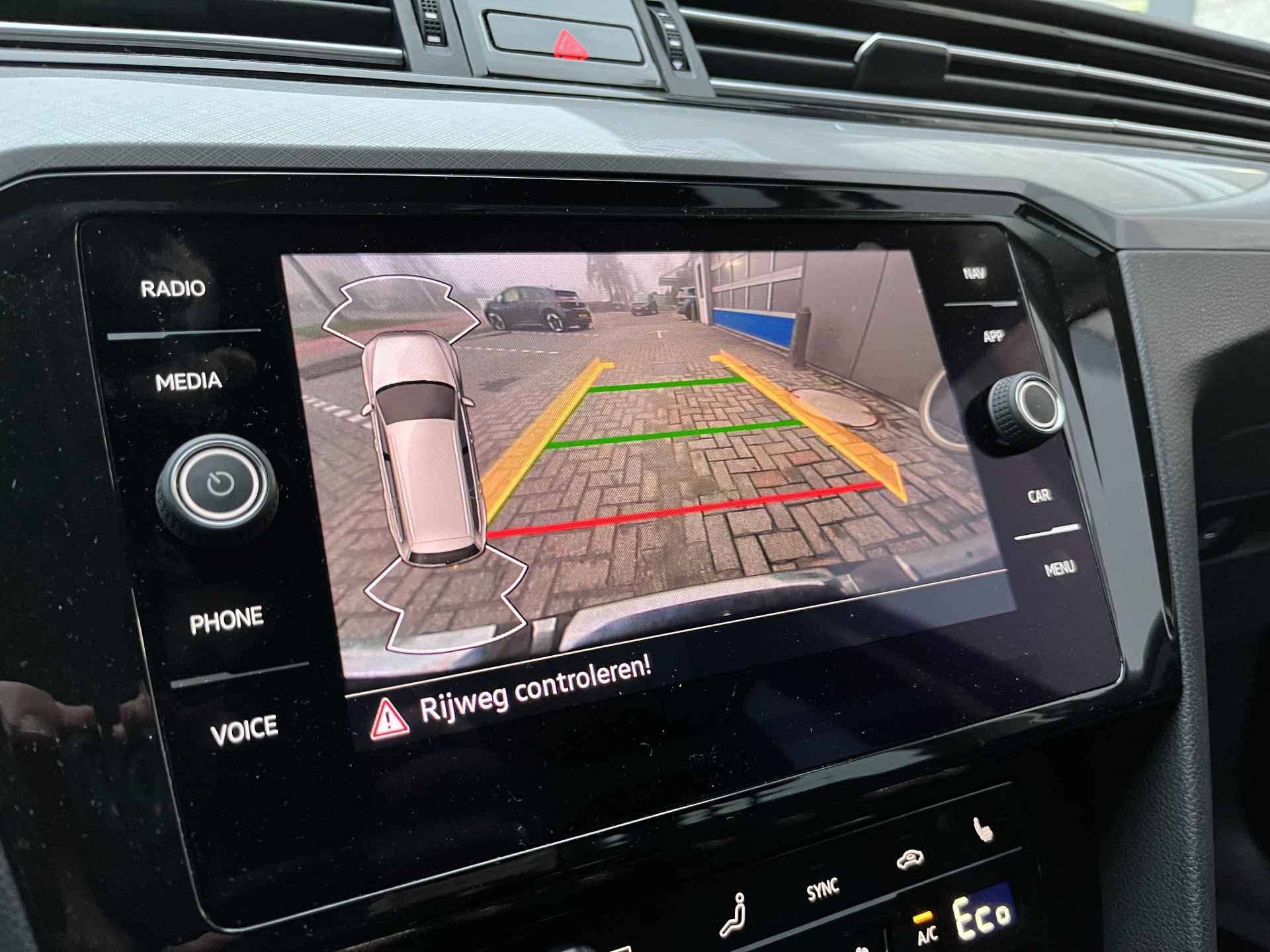 Volkswagen Passat Variant 1.4 TSI PHEV GTE Business / AUTOMAAT/ CAMERA/ PARK. SENSOREN/ LED/ ERGO COMFORT/ STOELVERWARM./ DIGITAL DASHBOARD/ ADAPT. CRUISE/ APP-CONNECT/ NAVI/ CLIMA/ DAB/ 17" LMV - 17/25