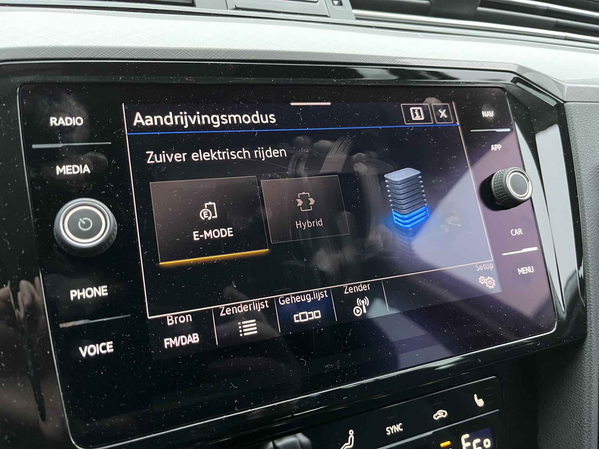 Volkswagen Passat Variant 1.4 TSI PHEV GTE Business / AUTOMAAT/ CAMERA/ PARK. SENSOREN/ LED/ ERGO COMFORT/ STOELVERWARM./ DIGITAL DASHBOARD/ ADAPT. CRUISE/ APP-CONNECT/ NAVI/ CLIMA/ DAB/ 17" LMV - 18/25