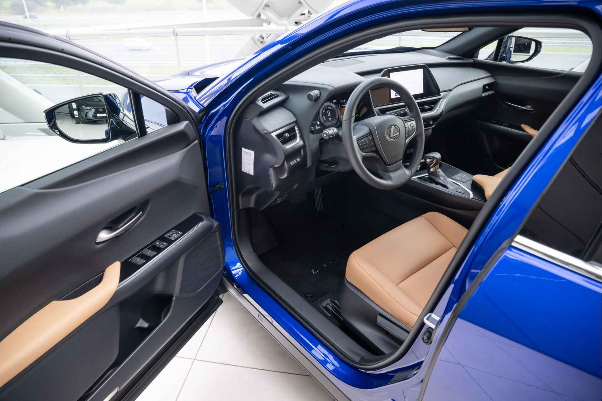 Lexus UX 250h F Sport Design | Schuif-Kanteldak | Voorstoelen verwarmd | Apple Carplay | - 13/47