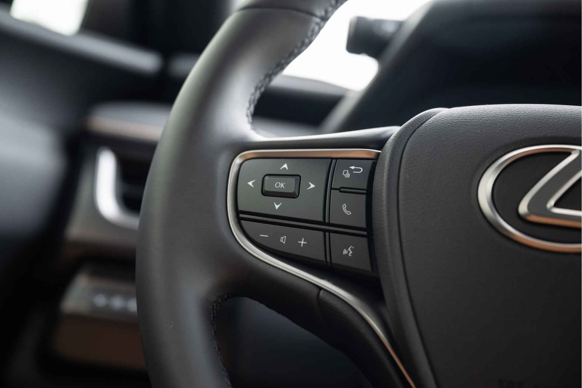 Lexus UX 250h F Sport Design | Schuif-Kanteldak | Voorstoelen verwarmd | Apple Carplay | - 15/47