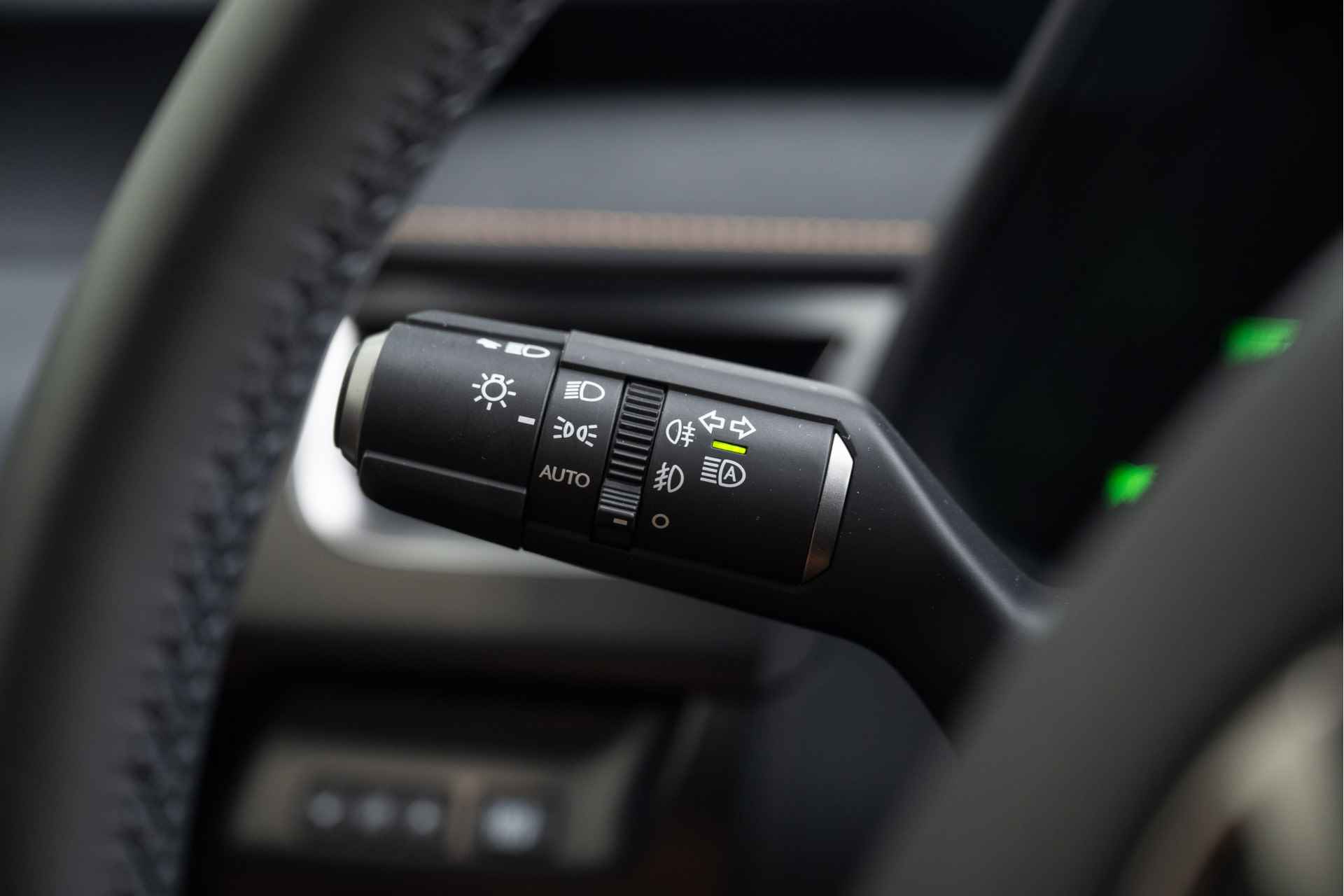 Lexus UX 250h F Sport Design | Schuif-Kanteldak | Voorstoelen verwarmd | Apple Carplay | - 17/47