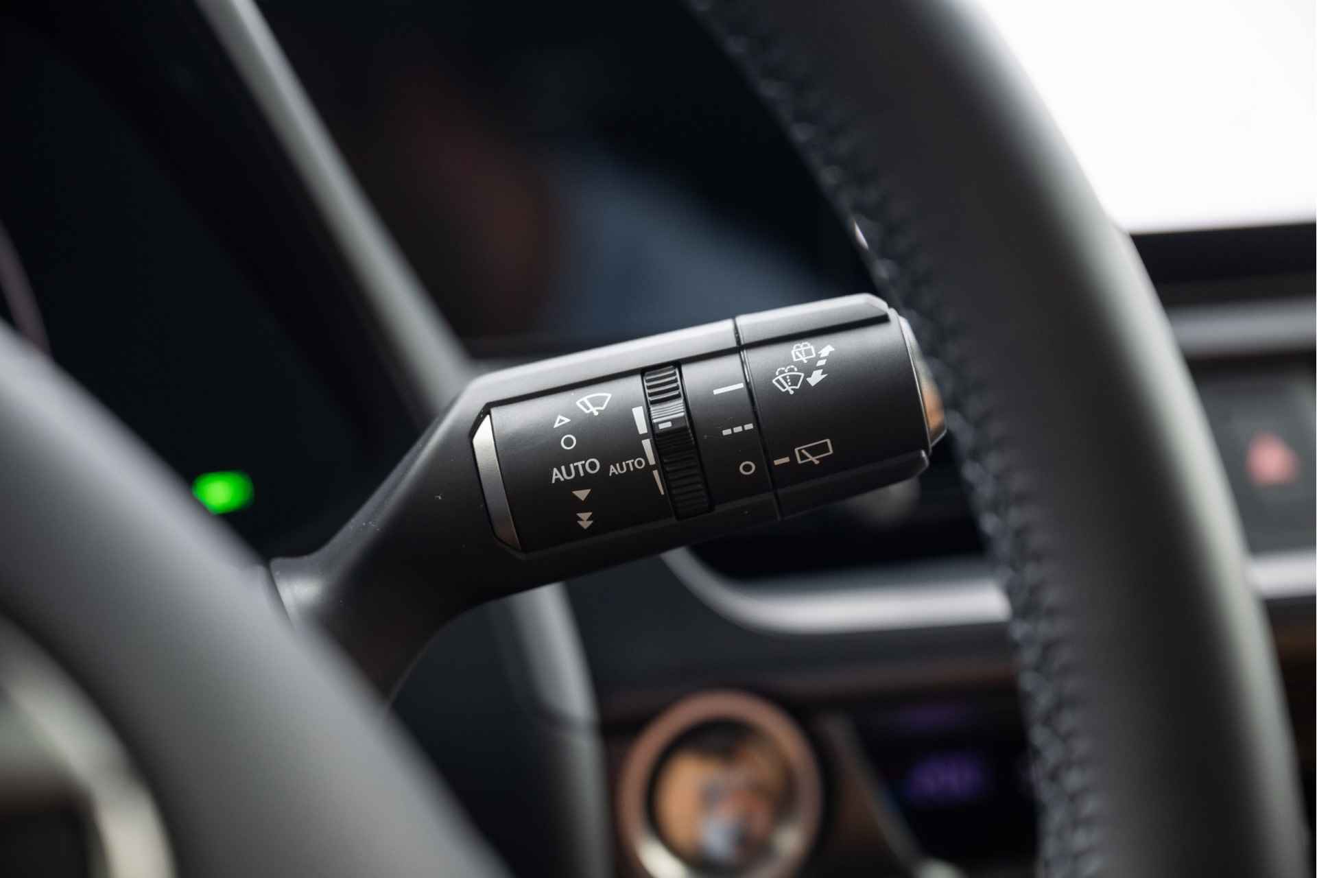 Lexus UX 250h F Sport Design | Schuif-Kanteldak | Voorstoelen verwarmd | Apple Carplay | - 18/47