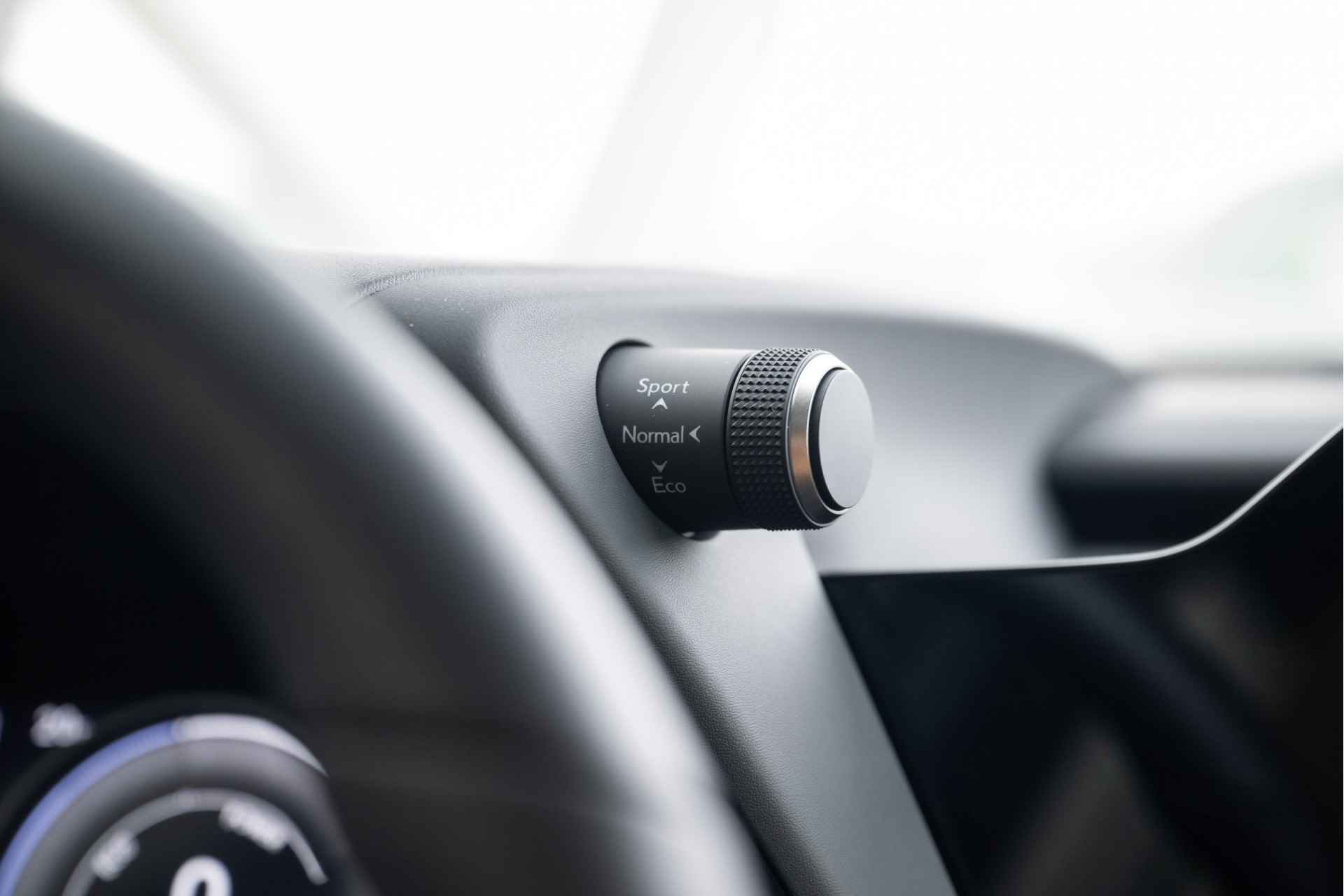 Lexus UX 250h F Sport Design | Schuif-Kanteldak | Voorstoelen verwarmd | Apple Carplay | - 20/47