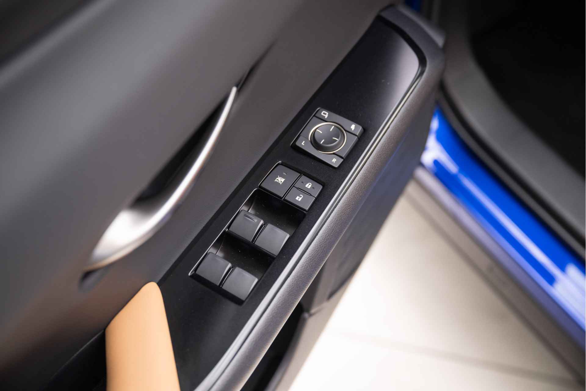 Lexus UX 250h F Sport Design | Schuif-Kanteldak | Voorstoelen verwarmd | Apple Carplay | - 29/47