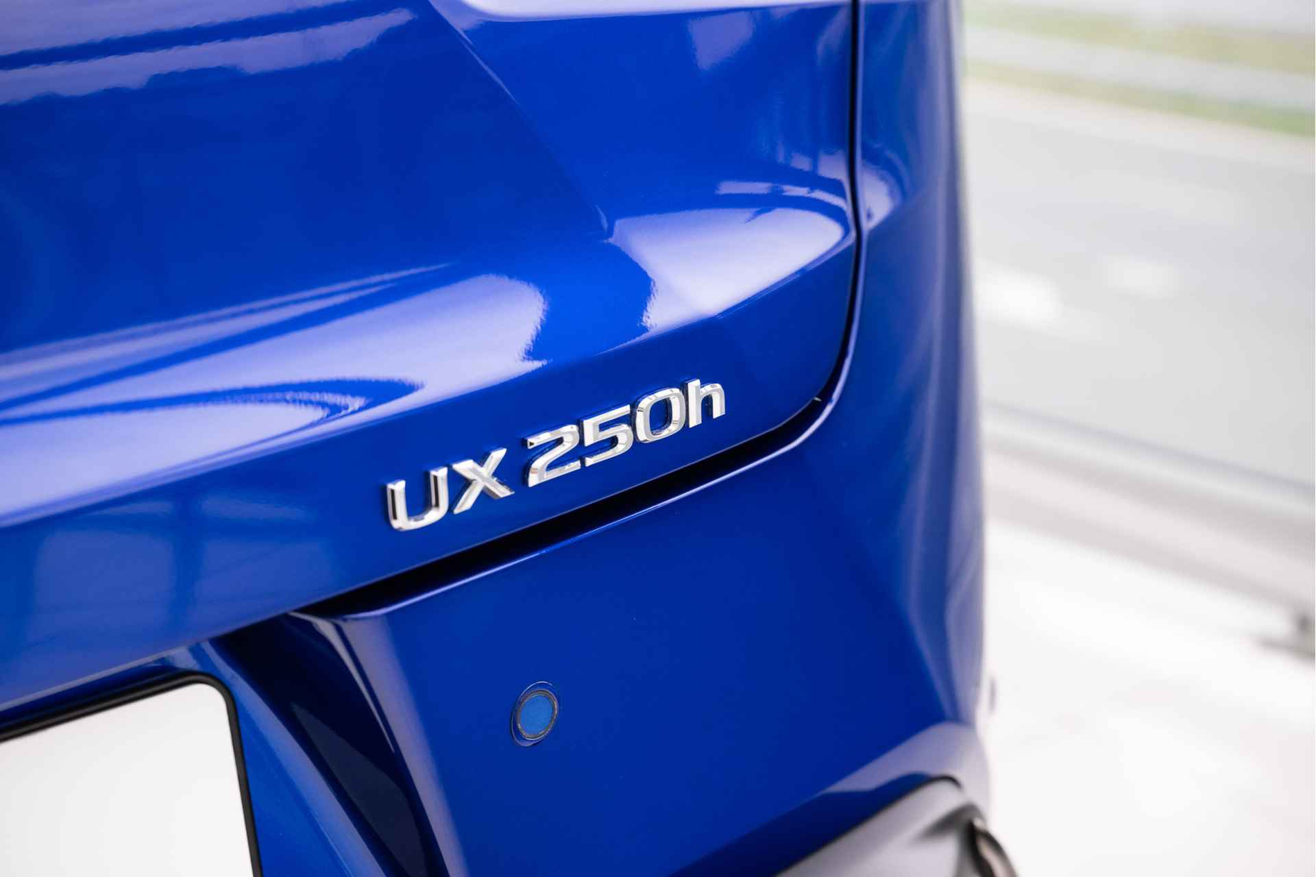 Lexus UX 250h F Sport Design | Schuif-Kanteldak | Voorstoelen verwarmd | Apple Carplay | - 33/47