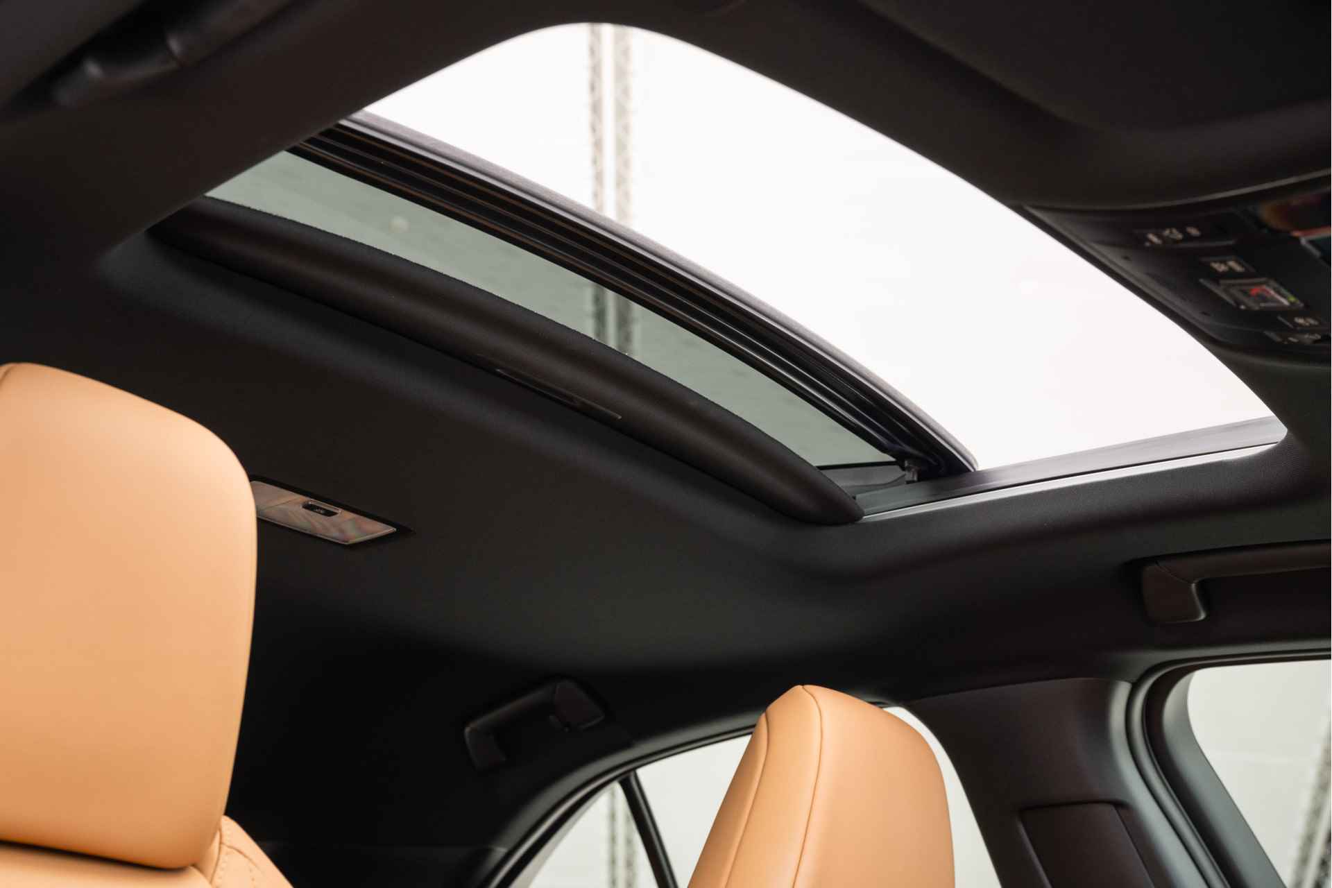 Lexus UX 250h F Sport Design | Schuif-Kanteldak | Voorstoelen verwarmd | Apple Carplay | - 43/47