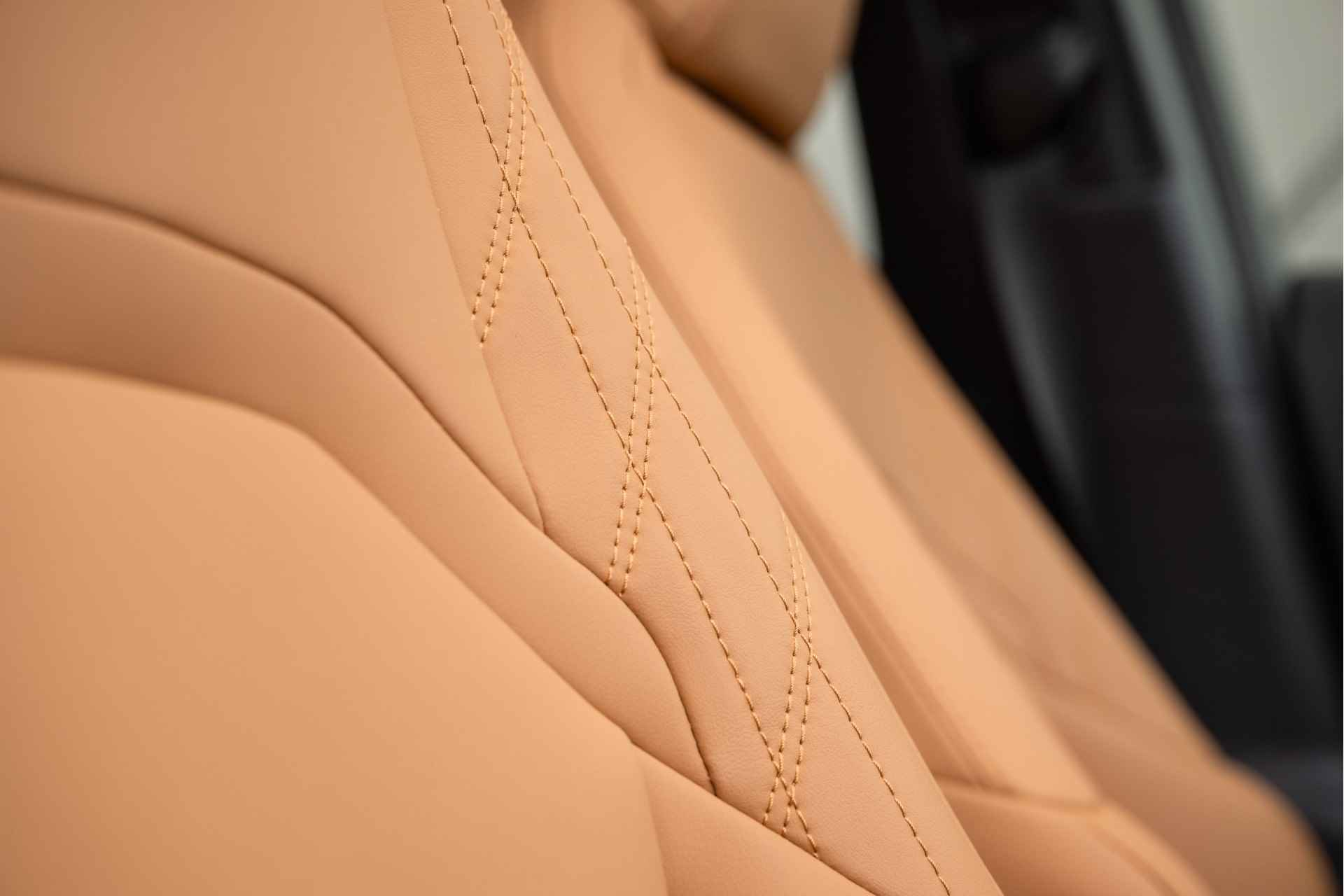 Lexus UX 250h F Sport Design | Schuif-Kanteldak | Voorstoelen verwarmd | Apple Carplay | - 45/47