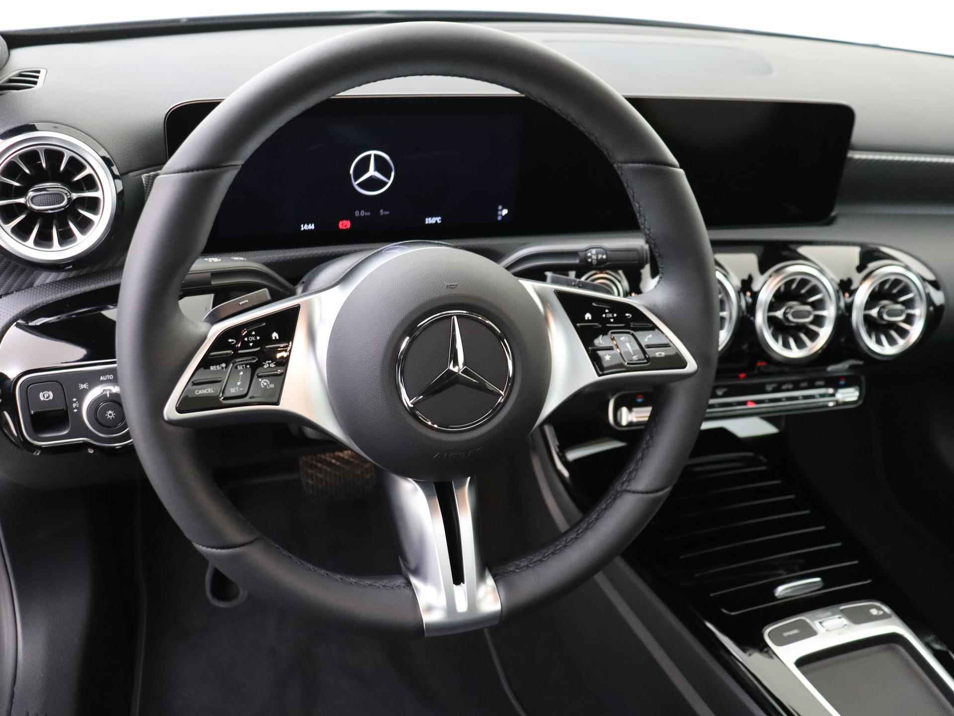 Mercedes-Benz A-klasse 200 Luxury Line / Panoramadak/ Keyless GO/ DISTRONIC - 4/35