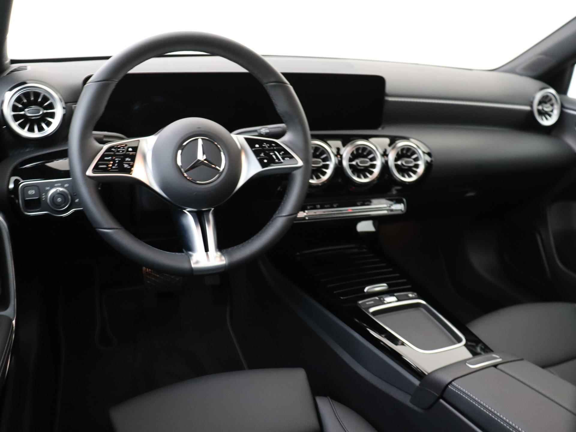 Mercedes-Benz A-klasse 200 Luxury Line / Panoramadak/ Keyless GO/ DISTRONIC - 6/35