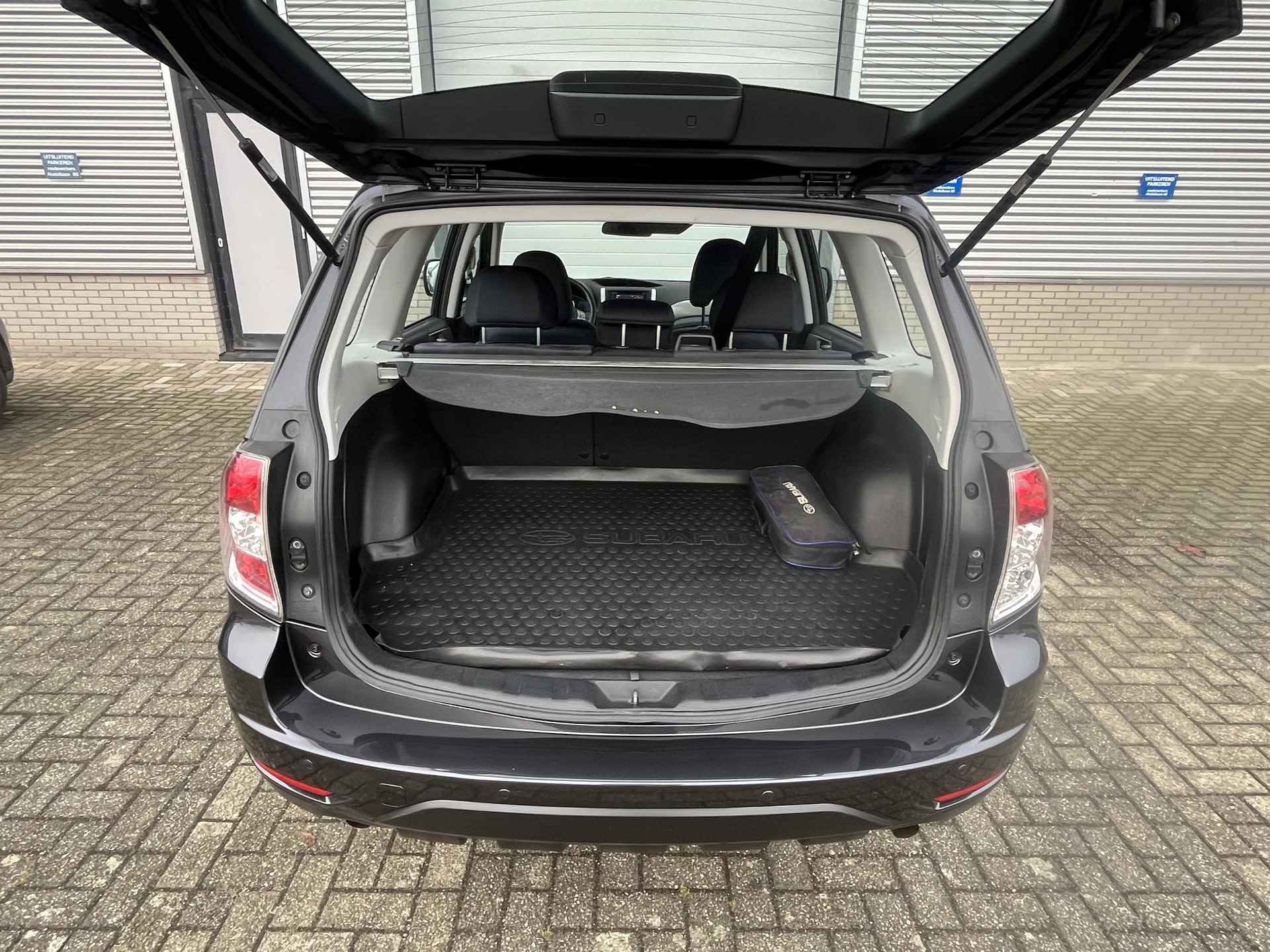 Subaru Forester 2.0 Luxury | All seasonbanden | Dealeronderhouden!!| Lage km stand| Keurige auto! - 17/26