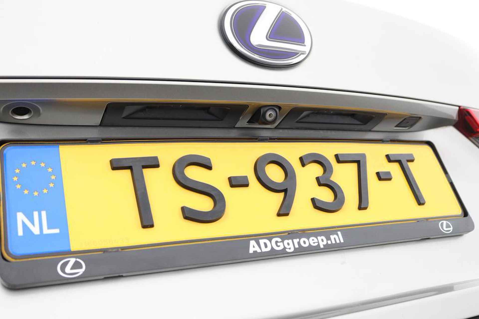 Lexus IS 300h Hybrid Business Line | Stoelverwarming | Regensensor | Achteruitrijcamera - 36/42