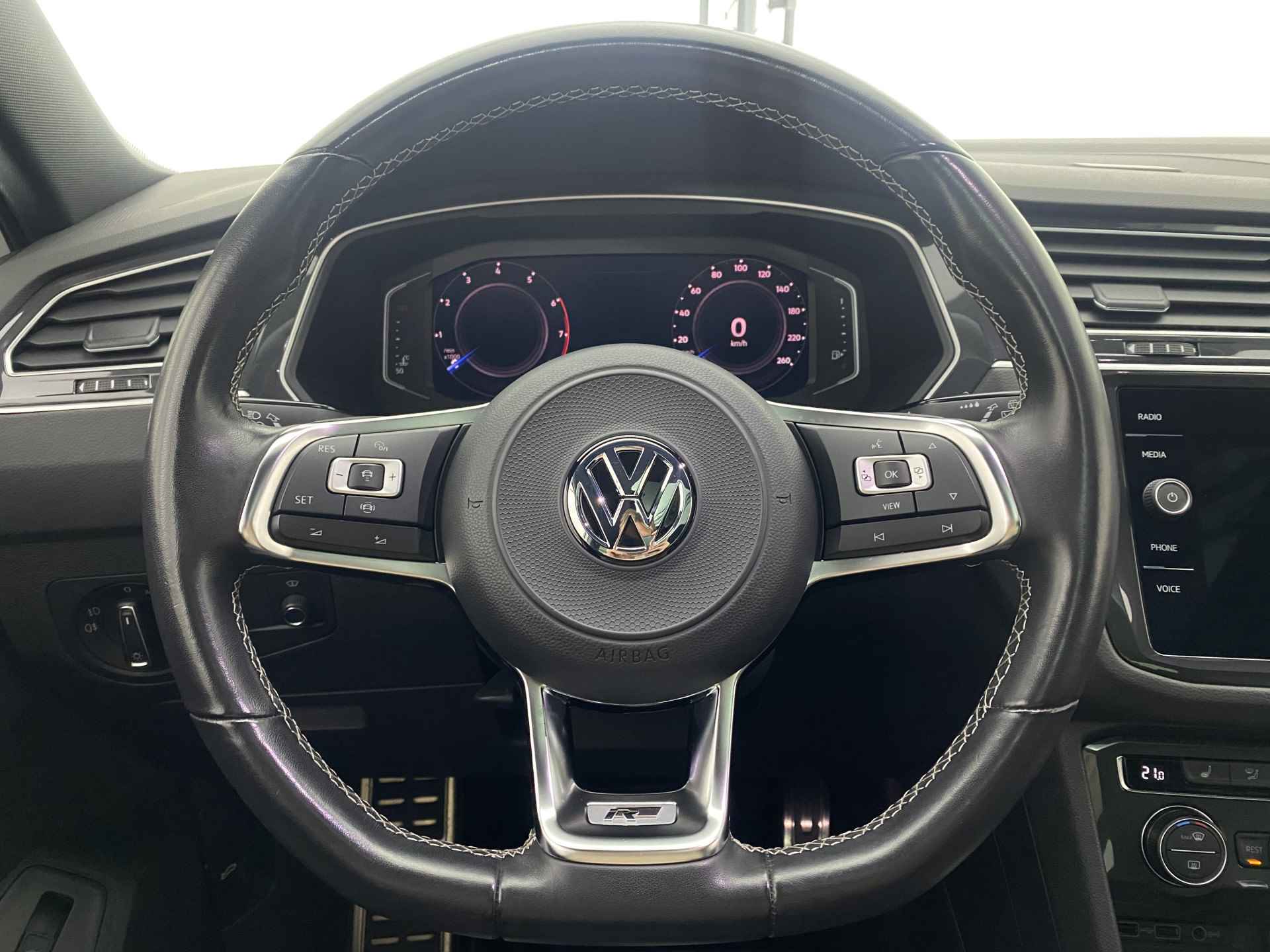 Volkswagen Tiguan 1.5 TSI ACT Highline Bus. R-Line Automaat | Pan-Dak | Virtual | Head Up | Apple CarPlay | LMV 20" | - 15/43