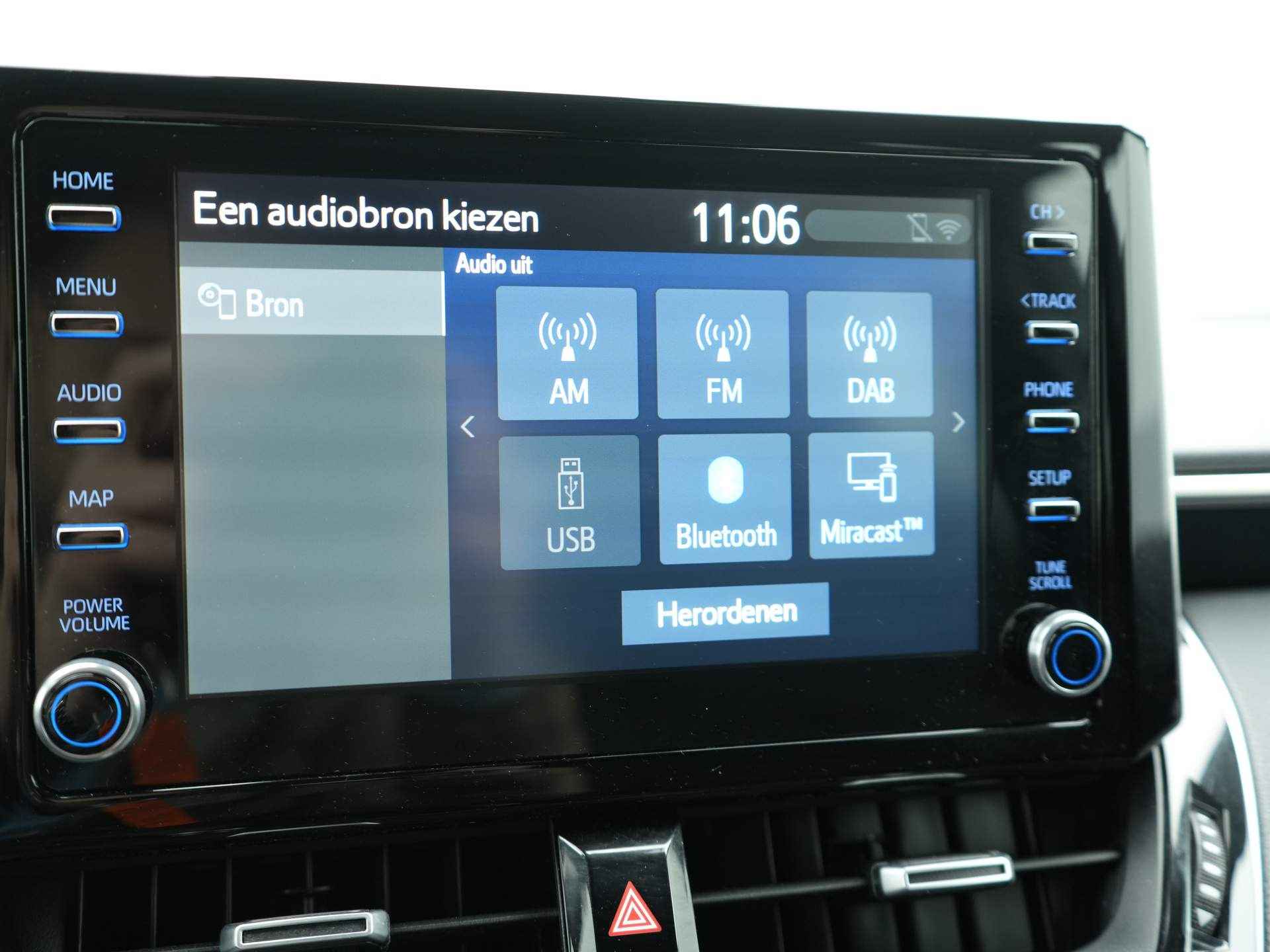 Toyota Corolla Touring Sports 1.8 Hybrid Business Plus - All seasonbanden - Automaat - Hybride - 13/27
