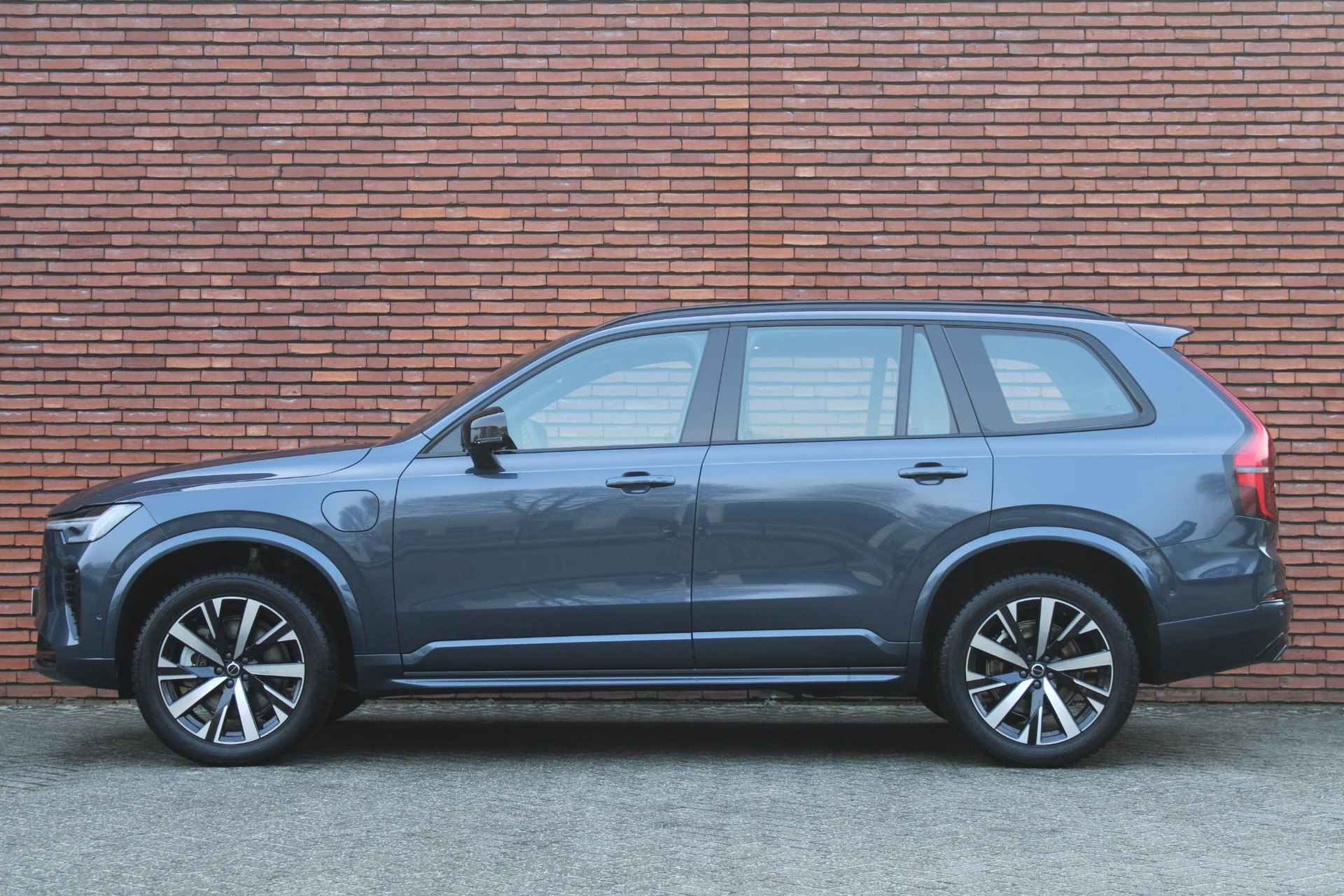 Volvo XC90 T8 Plug-in hybrid AWD Ultra Dark Facelift!, 360 graden camera, Harman & Kardon audiosysteem, Adaptive cruise control, Panoramisch dak, Head-up display, Lichtmetalen velgen 21'' - 9/26