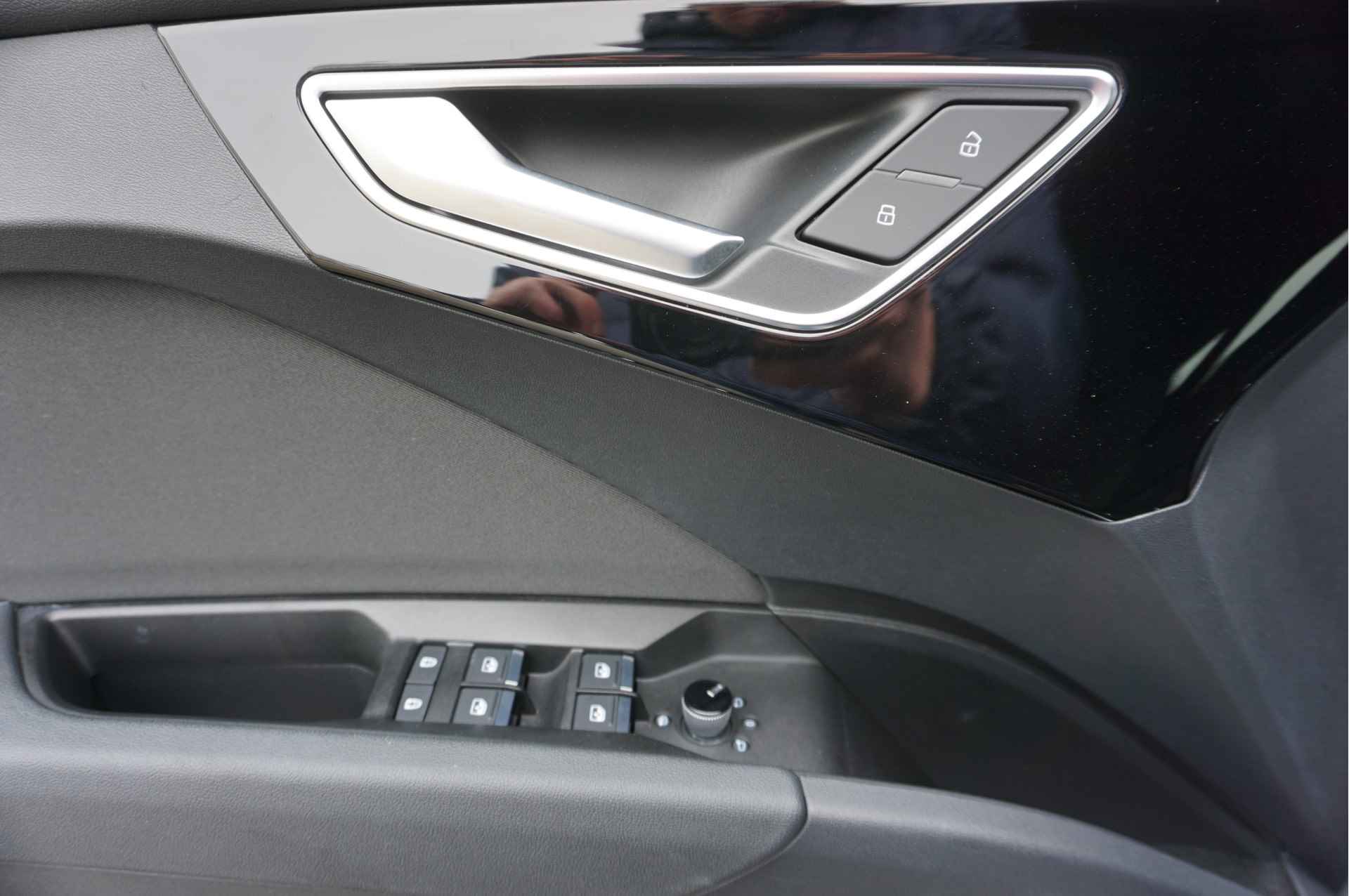 Audi Q4 e-tron 40 77 kWh 150kW Sonos Led Launch edition Advanced Plus - 14/35