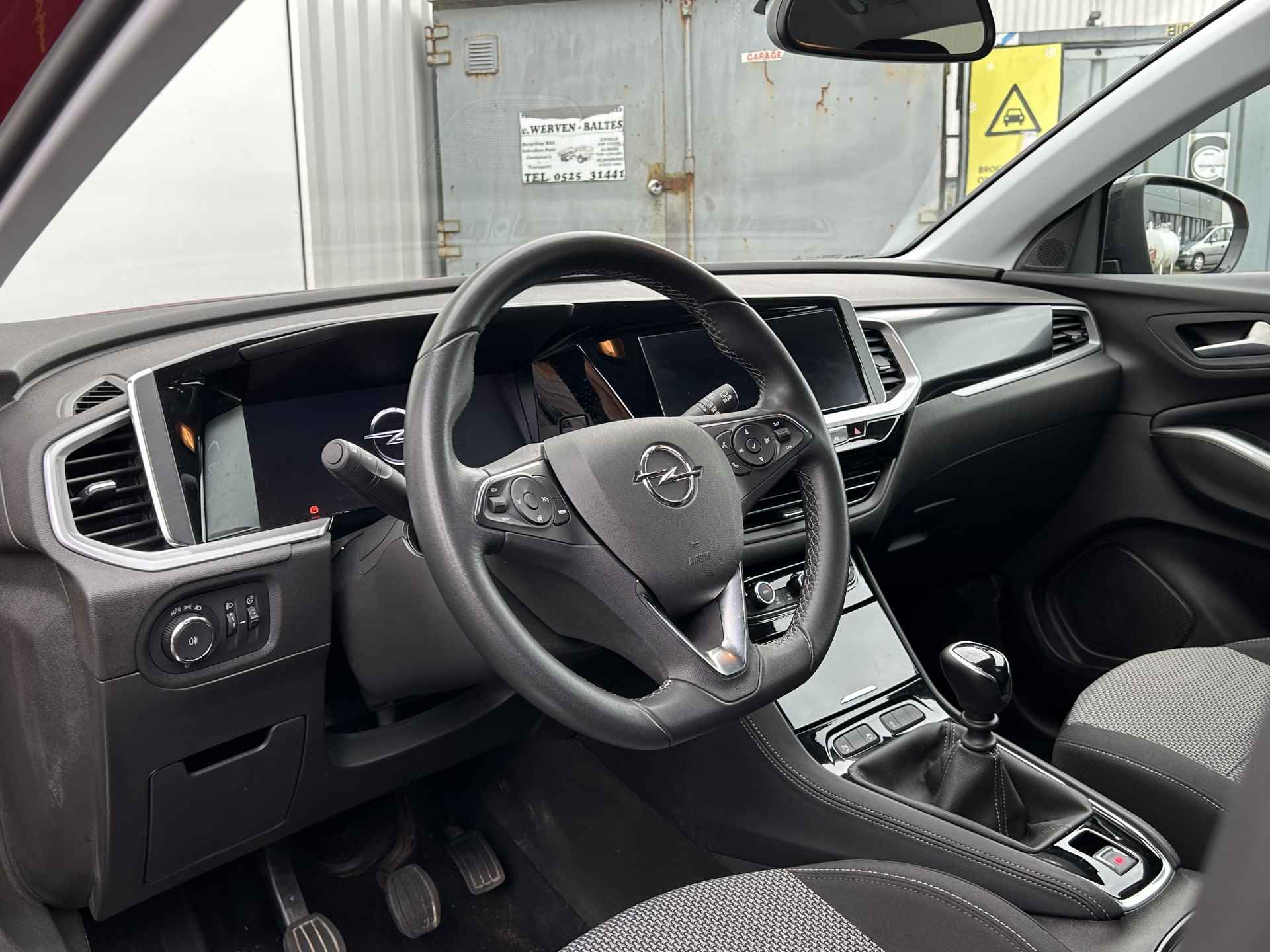 Opel Grandland 1.2 Turbo 130PK GS Line handgeschakeld | Navigatie | Parkeercamera | Parkeersensoren voor + achter | Apple Carplay/Android Auto | Climate control | Grootlicht assistent | - 10/28