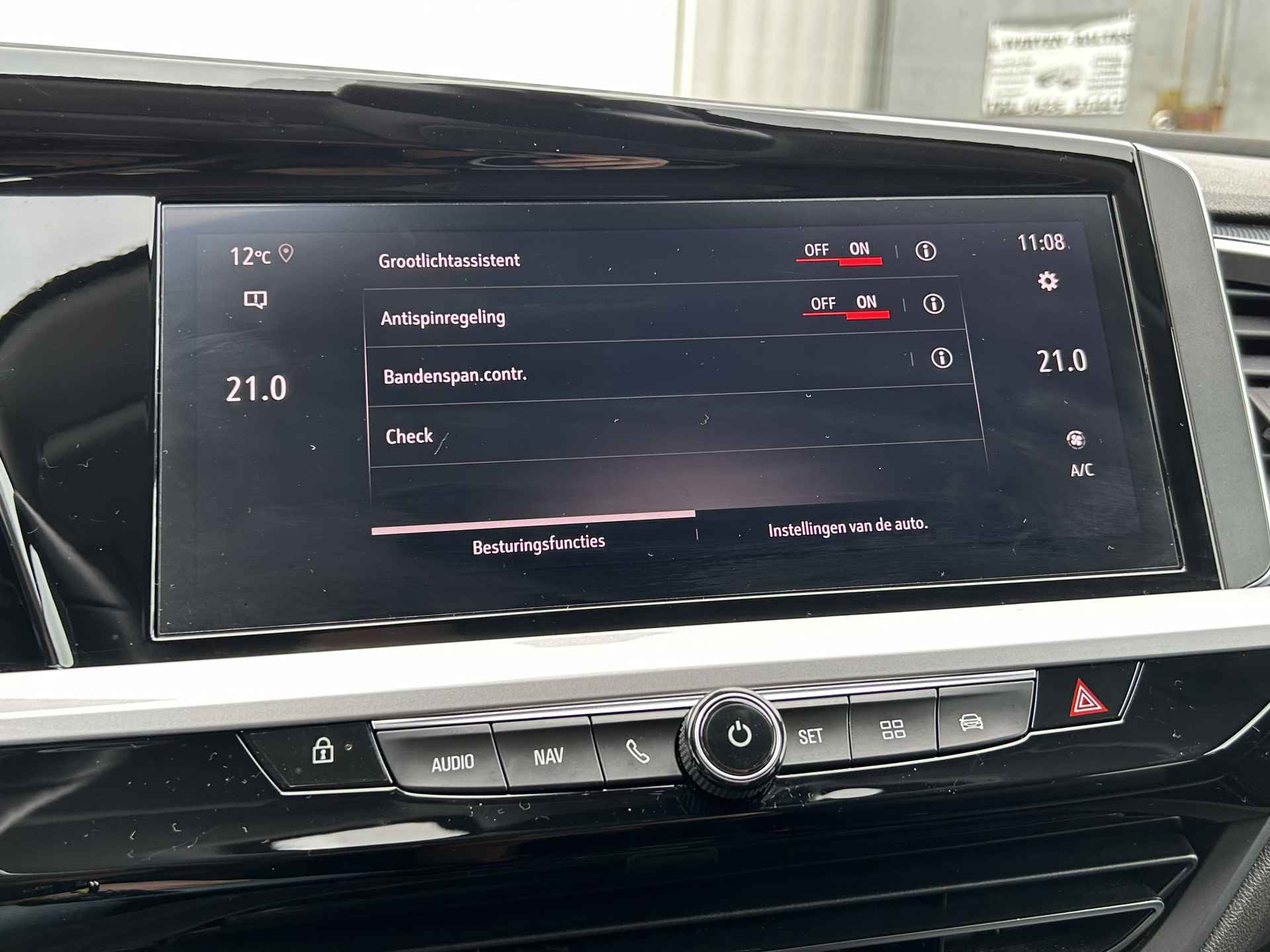 Opel Grandland 1.2 Turbo 130PK GS Line handgeschakeld | Navigatie | Parkeercamera | Parkeersensoren voor + achter | Apple Carplay/Android Auto | Climate control | Grootlicht assistent | - 21/28
