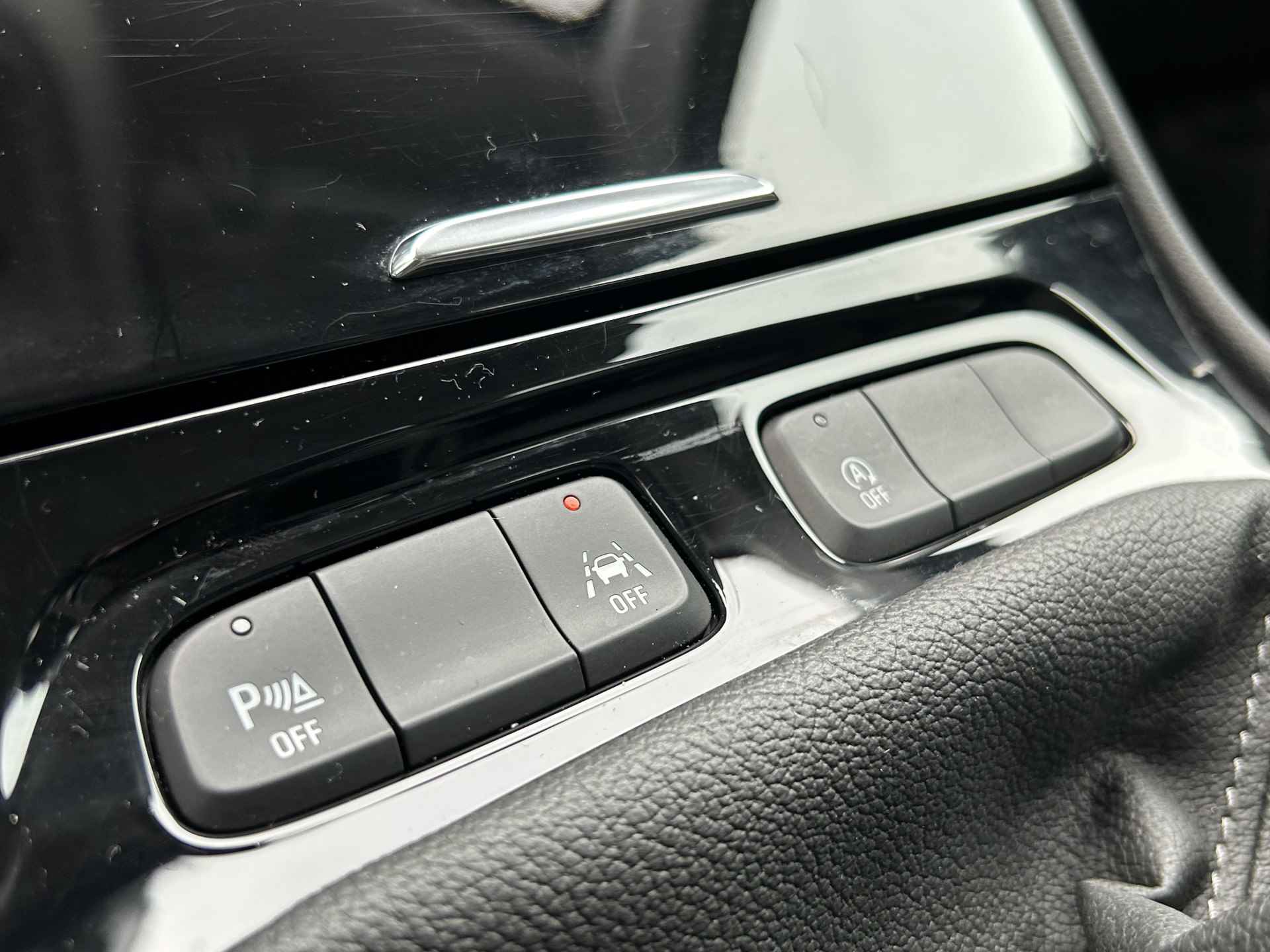 Opel Grandland 1.2 Turbo 130PK GS Line handgeschakeld | Navigatie | Parkeercamera | Parkeersensoren voor + achter | Apple Carplay/Android Auto | Climate control | Grootlicht assistent | - 23/28