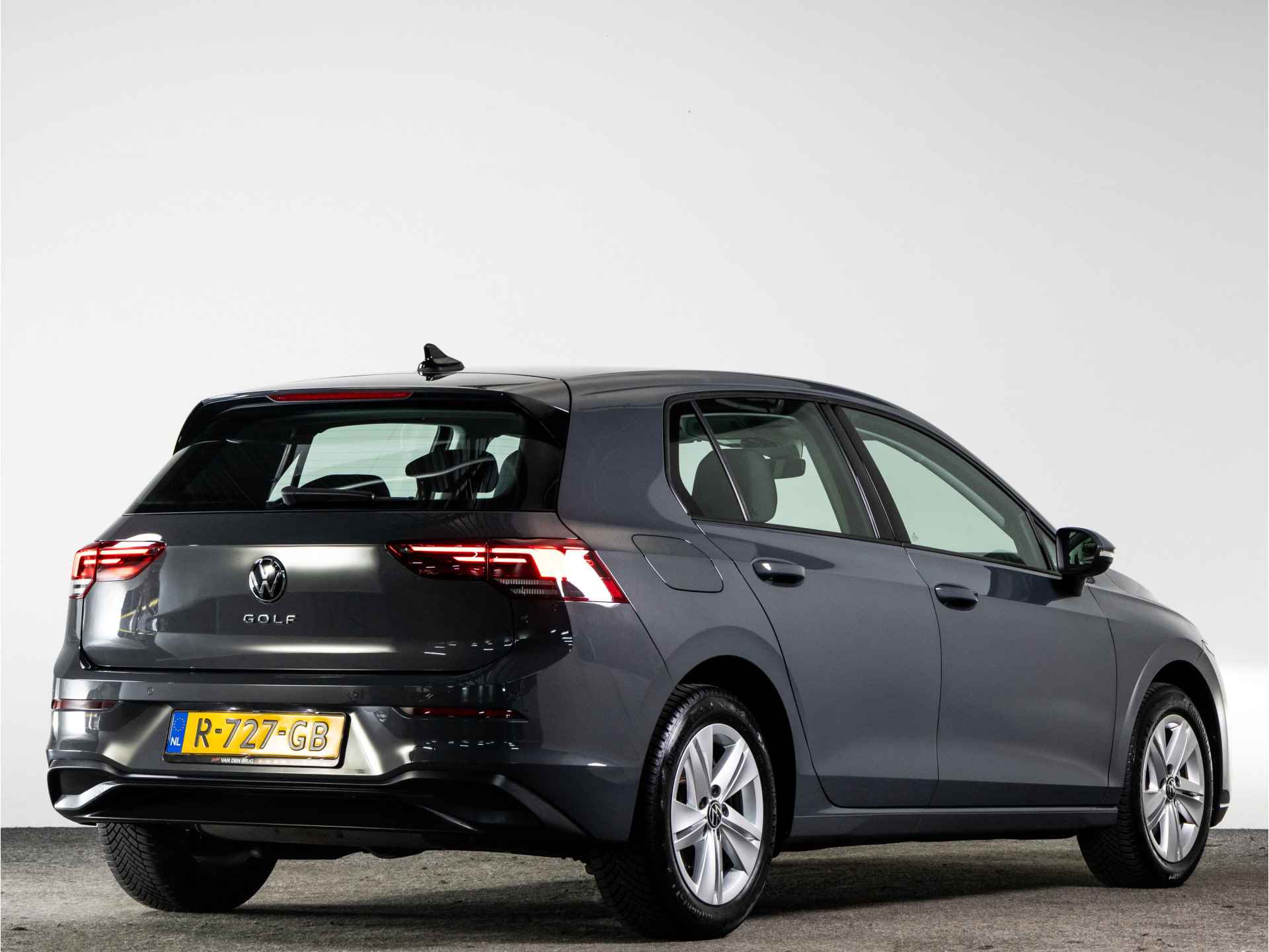 Volkswagen Golf 1.0 TSI 110 PK Life Business | LED | Navigatie | Side Assist | Stoel En Stuurwielverwarming | - 2/37